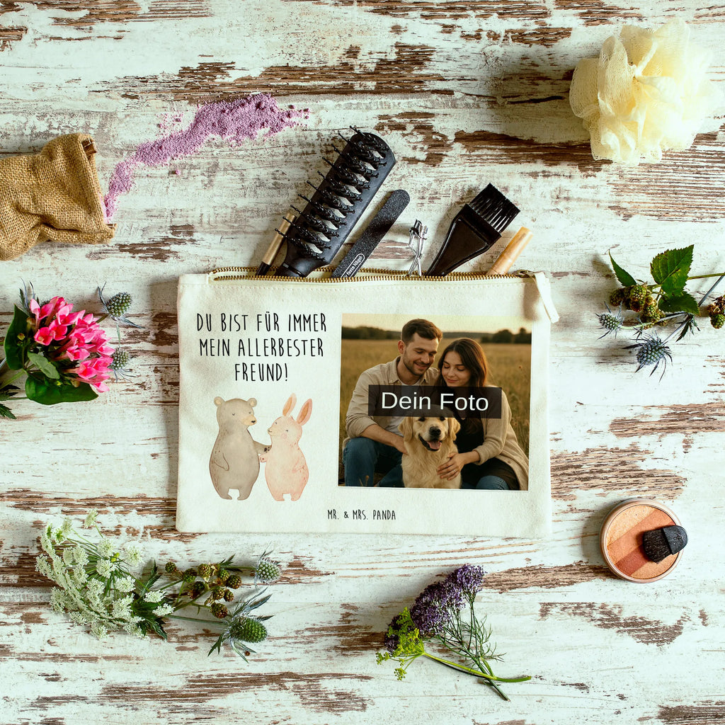 Personalisierte Foto Schminktasche Bär und Hase Umarmen Kulturbeutel Damen Mit Foto, Kosmetiktasche Damen Mit Bild, Schminktasche Geschenk Mit Foto, Schminktasche Für Teenager Mit Bild, Schminktasche Leder Mit Fotodruck, Schminktasche Mit Wunschfoto, Schminktasche Reise Mit Foto, Schminktasche Stoff Mit Eigenem Foto, Schminktasche Mit Muster Und Foto, Schminktasche Mit Fächern Und Bild, Schminktasche Für Unterwegs Mit Foto, Aufbewahrung Für Schminke Mit Foto, Schminktasche Klein Mit Foto, Schminktasche Für Mädchen Mit Foto, Schminktasche Nachhaltig Mit Bild, Schminktasche Mit Eigenem Bild, Make-Up Tasche Mit Foto, Kosmetiktasche Für Handtasche Mit Foto, Schminkbeutel Mit Fotodruck, Schminktasche Mit Reißverschluss Und Foto, Schminktäschchen Mit Bild, Stiftetasche Mit Eigenem Foto, Kosmetiktasche Zum Mitnehmen Mit Bild, Stifteaufbewahrung Mit Bild, Reise-Kosmetiktasche Mit Eigenem Motiv, Personalisierte Schminktasche Mit Foto, Schminktasche Tiermotiv Mit Eigenem Bild, Schminktasche Groß Mit Bild, Schminktasche Blumen Mit Foto, Kosmetiktasche Organizer Mit Foto, Kosmetiktasche Mit Foto, Schminktasche Zum Aufhängen Mit Bild, Schminktasche Mit Foto, Liebe, Partner, Freund, Freundin, Ehemann, Ehefrau, Heiraten, Verlobung, Heiratsantrag, Liebesgeschenk, Jahrestag, Hocheitstag, Bär, bester Freund, Bärchen, best friends, Hase, Freunde