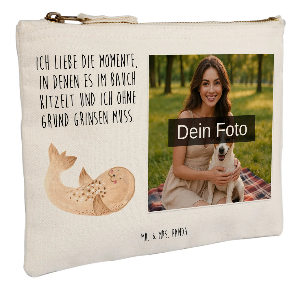 Personalisierte Foto Schminktasche Robbe Liegen Schminktasche Groß Mit Bild, Schminktasche Mit Eigenem Bild, Reise-Kosmetiktasche Mit Eigenem Motiv, Aufbewahrung Für Schminke Mit Foto, Schminktasche Für Unterwegs Mit Foto, Kosmetiktasche Mit Foto, Schminktäschchen Mit Bild, Schminktasche Tiermotiv Mit Eigenem Bild, Kosmetiktasche Organizer Mit Foto, Kosmetiktasche Für Handtasche Mit Foto, Kulturbeutel Damen Mit Foto, Schminktasche Mit Foto, Stifteaufbewahrung Mit Bild, Kosmetiktasche Damen Mit Bild, Schminktasche Reise Mit Foto, Schminkbeutel Mit Fotodruck, Schminktasche Mit Fächern Und Bild, Stiftetasche Mit Eigenem Foto, Schminktasche Mit Muster Und Foto, Kosmetiktasche Zum Mitnehmen Mit Bild, Schminktasche Mit Wunschfoto, Schminktasche Zum Aufhängen Mit Bild, Make-Up Tasche Mit Foto, Schminktasche Blumen Mit Foto, Schminktasche Mit Reißverschluss Und Foto, Schminktasche Für Mädchen Mit Foto, Schminktasche Klein Mit Foto, Schminktasche Nachhaltig Mit Bild, Schminktasche Leder Mit Fotodruck, Schminktasche Für Teenager Mit Bild, Schminktasche Stoff Mit Eigenem Foto, Personalisierte Schminktasche Mit Foto, Schminktasche Geschenk Mit Foto, Tiermotive, Gute Laune, lustige Sprüche, Tiere, Freude, Meerestier, Robben, Seehund, Nordsee, Ostsee, Strand, Robbe, Lachen