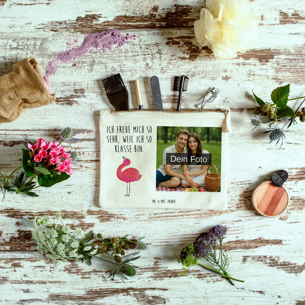 Personalisierte Foto Schminktasche Flamingo Stolz Make-Up Tasche Mit Foto, Schminktasche Klein Mit Foto, Schminktasche Stoff Mit Eigenem Foto, Schminktasche Für Mädchen Mit Foto, Kosmetiktasche Damen Mit Bild, Schminktasche Geschenk Mit Foto, Personalisierte Schminktasche Mit Foto, Stifteaufbewahrung Mit Bild, Schminktasche Mit Reißverschluss Und Foto, Schminktasche Groß Mit Bild, Schminktasche Blumen Mit Foto, Kulturbeutel Damen Mit Foto, Schminktasche Mit Foto, Schminktasche Für Unterwegs Mit Foto, Schminktasche Zum Aufhängen Mit Bild, Schminktasche Mit Eigenem Bild, Aufbewahrung Für Schminke Mit Foto, Reise-Kosmetiktasche Mit Eigenem Motiv, Schminkbeutel Mit Fotodruck, Schminktasche Mit Fächern Und Bild, Schminktasche Tiermotiv Mit Eigenem Bild, Kosmetiktasche Mit Foto, Schminktasche Mit Wunschfoto, Schminktasche Nachhaltig Mit Bild, Stiftetasche Mit Eigenem Foto, Schminktasche Reise Mit Foto, Kosmetiktasche Für Handtasche Mit Foto, Kosmetiktasche Zum Mitnehmen Mit Bild, Schminktasche Leder Mit Fotodruck, Schminktäschchen Mit Bild, Schminktasche Für Teenager Mit Bild, Kosmetiktasche Organizer Mit Foto, Schminktasche Mit Muster Und Foto, Flamingo, Selbstliebe, Freude, Schwester, Freundin, Selbstakzeptanz, stolz, Mama, Tochter, beste Freundin