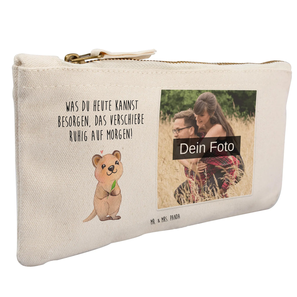 Personalisierte Foto Schminktasche Quokka Happy Schminktasche Mit Muster Und Foto, Schminktasche Mit Fächern Und Bild, Schminkbeutel Mit Fotodruck, Kosmetiktasche Organizer Mit Foto, Stiftetasche Mit Eigenem Foto, Schminktasche Mit Reißverschluss Und Foto, Schminktasche Klein Mit Foto, Stifteaufbewahrung Mit Bild, Schminktasche Blumen Mit Foto, Kulturbeutel Damen Mit Foto, Schminktasche Mit Wunschfoto, Schminktasche Mit Foto, Schminktasche Reise Mit Foto, Aufbewahrung Für Schminke Mit Foto, Kosmetiktasche Zum Mitnehmen Mit Bild, Schminktasche Stoff Mit Eigenem Foto, Schminktasche Groß Mit Bild, Schminktasche Leder Mit Fotodruck, Kosmetiktasche Mit Foto, Kosmetiktasche Damen Mit Bild, Personalisierte Schminktasche Mit Foto, Reise-Kosmetiktasche Mit Eigenem Motiv, Schminktasche Für Teenager Mit Bild, Schminktasche Zum Aufhängen Mit Bild, Schminktäschchen Mit Bild, Make-Up Tasche Mit Foto, Schminktasche Für Unterwegs Mit Foto, Schminktasche Tiermotiv Mit Eigenem Bild, Schminktasche Nachhaltig Mit Bild, Kosmetiktasche Für Handtasche Mit Foto, Schminktasche Geschenk Mit Foto, Schminktasche Mit Eigenem Bild, Schminktasche Für Mädchen Mit Foto, Tiermotive, Gute Laune, lustige Sprüche, Tiere, Niedliches Tier, Verschieben, Aufschieberitis, Lustiger Spruch, Quokka, Dinge erledigen