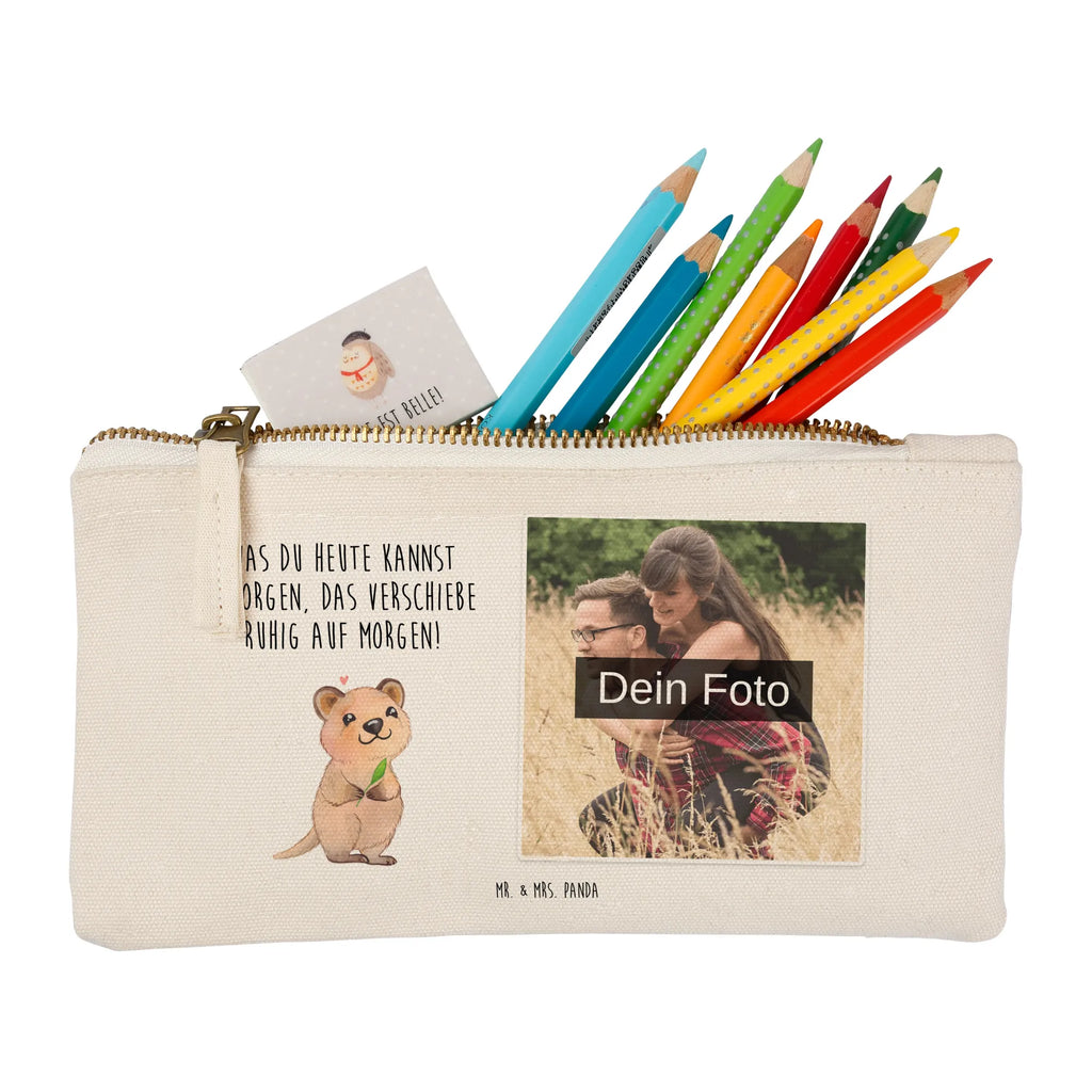 Personalisierte Foto Schminktasche Quokka Happy Schminktasche Mit Muster Und Foto, Schminktasche Mit Fächern Und Bild, Schminkbeutel Mit Fotodruck, Kosmetiktasche Organizer Mit Foto, Stiftetasche Mit Eigenem Foto, Schminktasche Mit Reißverschluss Und Foto, Schminktasche Klein Mit Foto, Stifteaufbewahrung Mit Bild, Schminktasche Blumen Mit Foto, Kulturbeutel Damen Mit Foto, Schminktasche Mit Wunschfoto, Schminktasche Mit Foto, Schminktasche Reise Mit Foto, Aufbewahrung Für Schminke Mit Foto, Kosmetiktasche Zum Mitnehmen Mit Bild, Schminktasche Stoff Mit Eigenem Foto, Schminktasche Groß Mit Bild, Schminktasche Leder Mit Fotodruck, Kosmetiktasche Mit Foto, Kosmetiktasche Damen Mit Bild, Personalisierte Schminktasche Mit Foto, Reise-Kosmetiktasche Mit Eigenem Motiv, Schminktasche Für Teenager Mit Bild, Schminktasche Zum Aufhängen Mit Bild, Schminktäschchen Mit Bild, Make-Up Tasche Mit Foto, Schminktasche Für Unterwegs Mit Foto, Schminktasche Tiermotiv Mit Eigenem Bild, Schminktasche Nachhaltig Mit Bild, Kosmetiktasche Für Handtasche Mit Foto, Schminktasche Geschenk Mit Foto, Schminktasche Mit Eigenem Bild, Schminktasche Für Mädchen Mit Foto, Tiermotive, Gute Laune, lustige Sprüche, Tiere, Niedliches Tier, Verschieben, Aufschieberitis, Lustiger Spruch, Quokka, Dinge erledigen