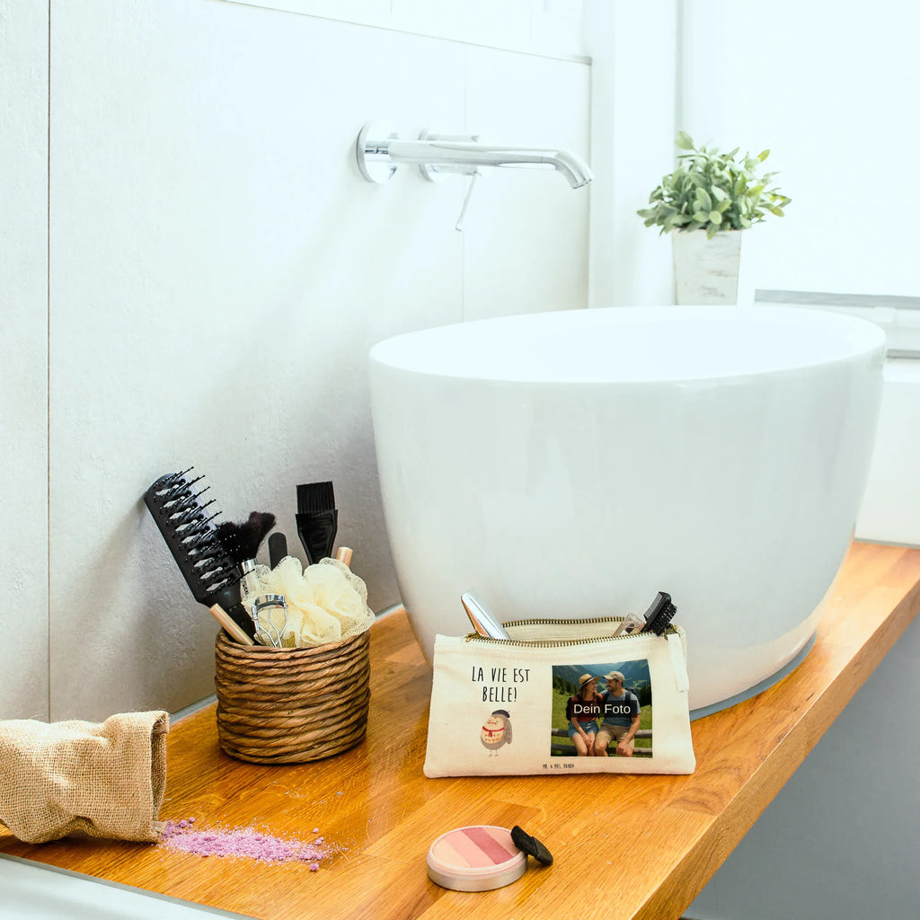 Personalisierte Foto Schminktasche Eule Frankreich Kosmetiktasche Für Handtasche Mit Foto, Schminktasche Für Mädchen Mit Foto, Make-Up Tasche Mit Foto, Kosmetiktasche Organizer Mit Foto, Schminkbeutel Mit Fotodruck, Schminktasche Mit Wunschfoto, Schminktasche Nachhaltig Mit Bild, Schminktasche Für Unterwegs Mit Foto, Schminktasche Stoff Mit Eigenem Foto, Schminktasche Klein Mit Foto, Kosmetiktasche Damen Mit Bild, Schminktasche Zum Aufhängen Mit Bild, Kosmetiktasche Mit Foto, Schminktasche Geschenk Mit Foto, Kulturbeutel Damen Mit Foto, Reise-Kosmetiktasche Mit Eigenem Motiv, Stiftetasche Mit Eigenem Foto, Schminktasche Mit Muster Und Foto, Schminktäschchen Mit Bild, Schminktasche Mit Foto, Schminktasche Mit Eigenem Bild, Schminktasche Blumen Mit Foto, Schminktasche Für Teenager Mit Bild, Kosmetiktasche Zum Mitnehmen Mit Bild, Schminktasche Mit Fächern Und Bild, Schminktasche Leder Mit Fotodruck, Schminktasche Tiermotiv Mit Eigenem Bild, Schminktasche Groß Mit Bild, Personalisierte Schminktasche Mit Foto, Schminktasche Reise Mit Foto, Aufbewahrung Für Schminke Mit Foto, Stifteaufbewahrung Mit Bild, Schminktasche Mit Reißverschluss Und Foto, Eule, La vie est belle, Eulen, Frankreich, Owl, das Leben ist schön, Eule Deko, Spruch schön, Spruch Französisch, hibou