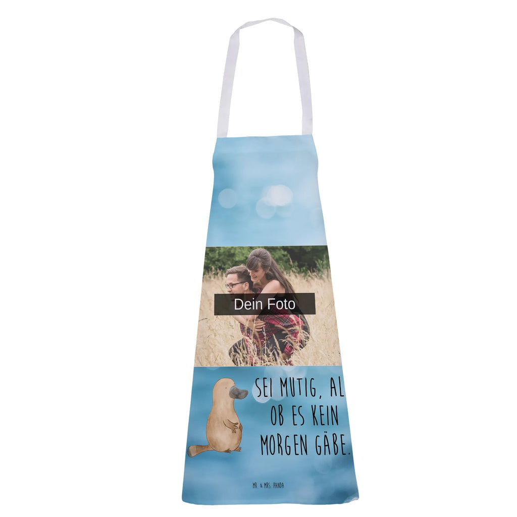 Personalisierte Foto Kochschürze Schnabeltier Mut Schürze Für Hobbykoch Mit Bild, Personalisierte Kochschürze Mit Wunschfoto, Schürze Mit Kinderfoto, Schürze Mit Persönlichem Foto, Geschenk-Schürze Mit Foto, Foto-Schürze Für Küche, Grillschürze Mit Foto, Küchenschürze Für Frauen Mit Foto, Handgemachte Schürze Mit Fotodruck, Schürze Aus Polyester Mit Foto, Schürze Für Geburtstag Mit Foto, Latzschürze Mit Eigenem Foto, Schürze Für Weihnachten Mit Bild, Kinderschürze Mit Eigenem Bild, Kochschürze Mit Foto, Schürze Selbst Gestalten Mit Bild, Lustige Schürze Mit Bild, Schürze Aus Baumwolle Mit Wunschbild, Schürze Mit Fotodruck, Küchenschürze Mit Bild, Schürze Mit Wunschfoto Und Namen, Schürze Mit Firmenlogo Und Foto, Grillschürze Mit Haustierfoto, Schürze Mit Urlaubsfoto, Schürze Für Grillmeister Mit Wunschfoto, Werbeschürze Mit Wunschfoto, Küchenschürze Mit Familienfoto, Schürze Mit Eigenem Motiv, Schürze Mit Lieblingsfoto, Backschürze Mit Wunschbild, Foto-Grillschürze Für Männer, Fotogeschenk Schürze, Meerestiere, Meer, Urlaub, Raodtrip, Schnabeltier, Motivation, Neuanfang, Weltreise, Schnabeltiere, Training, Lebensweisheit, mutig, Arbeit, Mut, Büro, Neustart