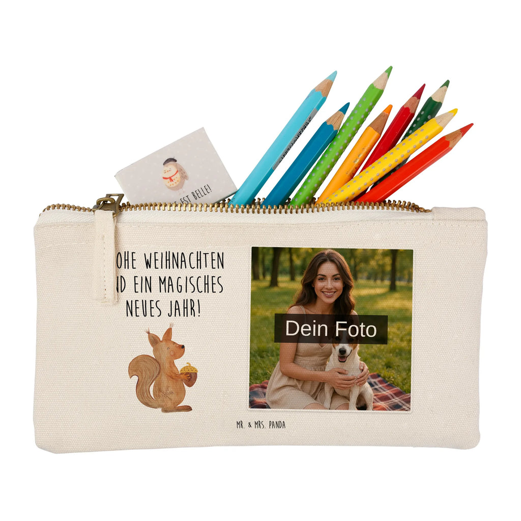 Personalisierte Foto Schminktasche Eichhörnchen Weihnachten Stiftetasche Mit Eigenem Foto, Schminktasche Für Mädchen Mit Foto, Schminktasche Zum Aufhängen Mit Bild, Kosmetiktasche Damen Mit Bild, Schminktasche Für Teenager Mit Bild, Schminktasche Leder Mit Fotodruck, Kosmetiktasche Zum Mitnehmen Mit Bild, Reise-Kosmetiktasche Mit Eigenem Motiv, Make-Up Tasche Mit Foto, Schminktasche Klein Mit Foto, Schminktasche Mit Muster Und Foto, Schminktasche Mit Eigenem Bild, Schminktasche Stoff Mit Eigenem Foto, Personalisierte Schminktasche Mit Foto, Schminktasche Mit Fächern Und Bild, Stifteaufbewahrung Mit Bild, Schminktasche Mit Foto, Kulturbeutel Damen Mit Foto, Schminktasche Mit Reißverschluss Und Foto, Schminktasche Tiermotiv Mit Eigenem Bild, Schminktasche Blumen Mit Foto, Schminktasche Nachhaltig Mit Bild, Schminktasche Geschenk Mit Foto, Kosmetiktasche Für Handtasche Mit Foto, Schminktasche Groß Mit Bild, Schminkbeutel Mit Fotodruck, Aufbewahrung Für Schminke Mit Foto, Schminktasche Für Unterwegs Mit Foto, Kosmetiktasche Organizer Mit Foto, Kosmetiktasche Mit Foto, Schminktasche Reise Mit Foto, Schminktasche Mit Wunschfoto, Schminktäschchen Mit Bild, Winter, Weihnachten, Weihnachtsdeko, Nikolaus, Advent, Heiligabend, Wintermotiv, Weihnachtsgruß, Weihnachtsmotiv, Vogel, Neujahr, Guten Rutsch, Frohe Weihnachten, Frohes neues Jahr