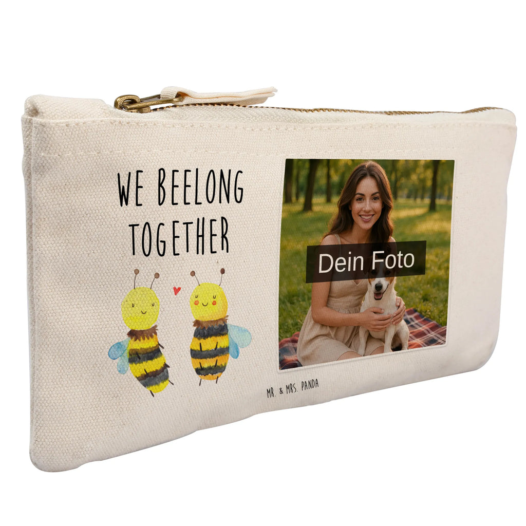 Personalisierte Foto Schminktasche Biene Verliebt Aufbewahrung Für Schminke Mit Foto, Kosmetiktasche Organizer Mit Foto, Kosmetiktasche Mit Foto, Schminktasche Mit Reißverschluss Und Foto, Schminktasche Mit Wunschfoto, Kulturbeutel Damen Mit Foto, Kosmetiktasche Zum Mitnehmen Mit Bild, Personalisierte Schminktasche Mit Foto, Schminktasche Blumen Mit Foto, Make-Up Tasche Mit Foto, Schminktasche Für Unterwegs Mit Foto, Schminktasche Mit Fächern Und Bild, Schminktasche Für Teenager Mit Bild, Stifteaufbewahrung Mit Bild, Schminktasche Mit Eigenem Bild, Schminktasche Leder Mit Fotodruck, Schminktasche Tiermotiv Mit Eigenem Bild, Schminktasche Stoff Mit Eigenem Foto, Schminktasche Groß Mit Bild, Schminktasche Mit Muster Und Foto, Schminktasche Zum Aufhängen Mit Bild, Schminktasche Für Mädchen Mit Foto, Schminktasche Reise Mit Foto, Schminktasche Klein Mit Foto, Kosmetiktasche Für Handtasche Mit Foto, Reise-Kosmetiktasche Mit Eigenem Motiv, Schminkbeutel Mit Fotodruck, Schminktasche Geschenk Mit Foto, Schminktasche Nachhaltig Mit Bild, Schminktasche Mit Foto, Schminktäschchen Mit Bild, Stiftetasche Mit Eigenem Foto, Kosmetiktasche Damen Mit Bild, Biene, Wespe, Hummel