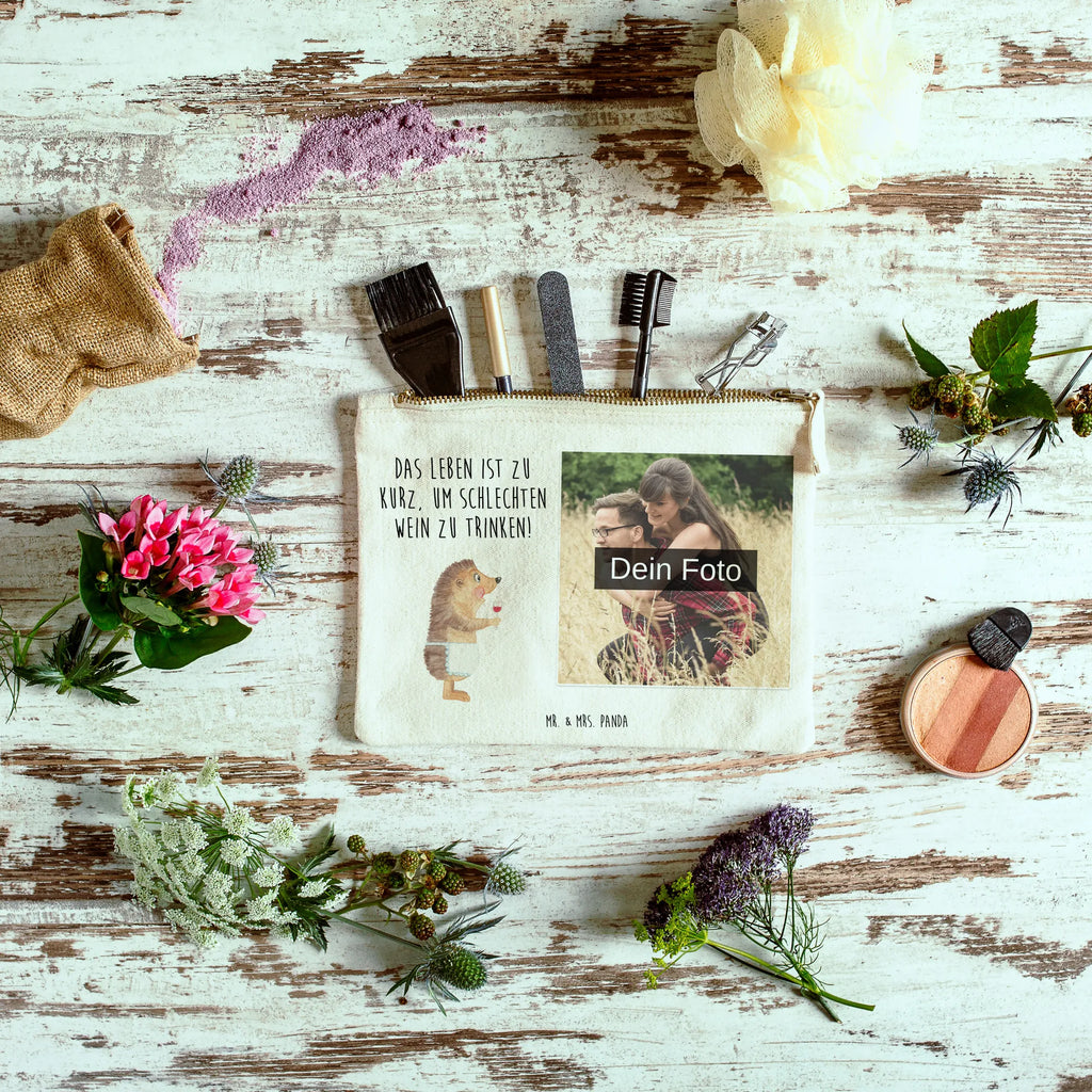 Personalisierte Foto Schminktasche Igel Wein Schminktasche Mit Wunschfoto, Schminktasche Leder Mit Fotodruck, Schminktasche Mit Eigenem Bild, Schminktasche Blumen Mit Foto, Schminktasche Mit Muster Und Foto, Schminktasche Für Unterwegs Mit Foto, Personalisierte Schminktasche Mit Foto, Schminktasche Zum Aufhängen Mit Bild, Schminktasche Klein Mit Foto, Schminktasche Stoff Mit Eigenem Foto, Schminktasche Für Mädchen Mit Foto, Reise-Kosmetiktasche Mit Eigenem Motiv, Schminktasche Reise Mit Foto, Schminktasche Mit Reißverschluss Und Foto, Kosmetiktasche Für Handtasche Mit Foto, Kulturbeutel Damen Mit Foto, Stiftetasche Mit Eigenem Foto, Schminktasche Nachhaltig Mit Bild, Schminktasche Mit Foto, Kosmetiktasche Damen Mit Bild, Aufbewahrung Für Schminke Mit Foto, Kosmetiktasche Organizer Mit Foto, Schminktasche Geschenk Mit Foto, Schminkbeutel Mit Fotodruck, Make-Up Tasche Mit Foto, Kosmetiktasche Zum Mitnehmen Mit Bild, Stifteaufbewahrung Mit Bild, Schminktasche Tiermotiv Mit Eigenem Bild, Kosmetiktasche Mit Foto, Schminktasche Mit Fächern Und Bild, Schminktäschchen Mit Bild, Schminktasche Groß Mit Bild, Schminktasche Für Teenager Mit Bild, Tiermotive, Gute Laune, lustige Sprüche, Tiere, Wein Deko, Wein trinken, Rotwein, Weinglas, Wein Spruch, Geschenk Weinliebhaber, Igel, Geschenk Weintrinker, Weißwein