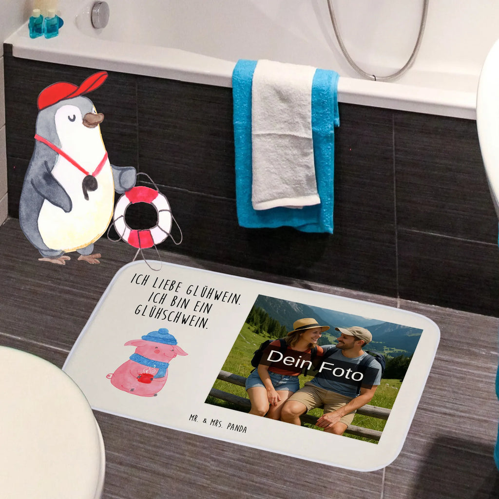 Personalisierte Foto Badematte Schwein Glühwein Gäste-WC Badvorleger Mit Foto, Badvorleger Groß Mit Foto, Badematte selber gestalten, Badvorleger Mit Wunschbild, Badvorleger Mikrofaser Mit Foto, Waschbarer Badvorleger Mit Foto, Rechteckiger Badvorleger Mit Bild, Badvorleger Mit Bild, Badvorleger Mit Eigenem Foto, Gemusterter Badvorleger Mit Bild, Rutschfester Badvorleger Mit Foto, Badvorleger Mit Fotodruck, Badematte Mit Foto, Badvorleger Selbst Gestalten Mit Foto, Klassischer Badvorleger Mit Foto, Badmatte Waschbar Mit Foto, Badezimmerteppich Mit Foto, Vintage Badvorleger Mit Foto, Badematte mit Foto, Badvorleger Mit Eigenem Motiv, Duschvorleger Mit Foto, Firmengeschenk Mit Eigenem Logo, Badvorleger Für Badewanne Mit Bild, Bad Fußmatte Mit Bild, Personaliserter Badvorleger Mit Foto, Badteppich Mit Bild, Design Badvorleger Mit Eigenem Foto, Weicher Badvorleger Mit Bild, Badematte Rutschfest Mit Foto, Schwarzer Badvorleger Mit Bild, Moderner Badvorleger Mit Bild, Badvorleger Klein Mit Bild, Badvorleger Mit Foto, Foto Badvorleger Für Dusche, Teppich Fürs Bad Mit Eigenem Bild, Badgarnitur Mit Foto, Badematten Set Mit Foto, Weißer Badvorleger Mit Foto, Badläufer Mit Bild, Werbegeschenk Mit Foto, Badezimmermatte Mit Foto, Badezimmer Matte Mit Foto, Badvorleger Baumwolle Mit Bild, Saugfähiger Badvorleger Mit Foto, Werbegeschenk Mit Logo, Runder Badvorleger Mit Foto, Winter, Weihnachten, Weihnachtsdeko, Nikolaus, Advent, Heiligabend, Wintermotiv, Glühwein, Glühschwein, Punsch, Weihnachtsmarkt