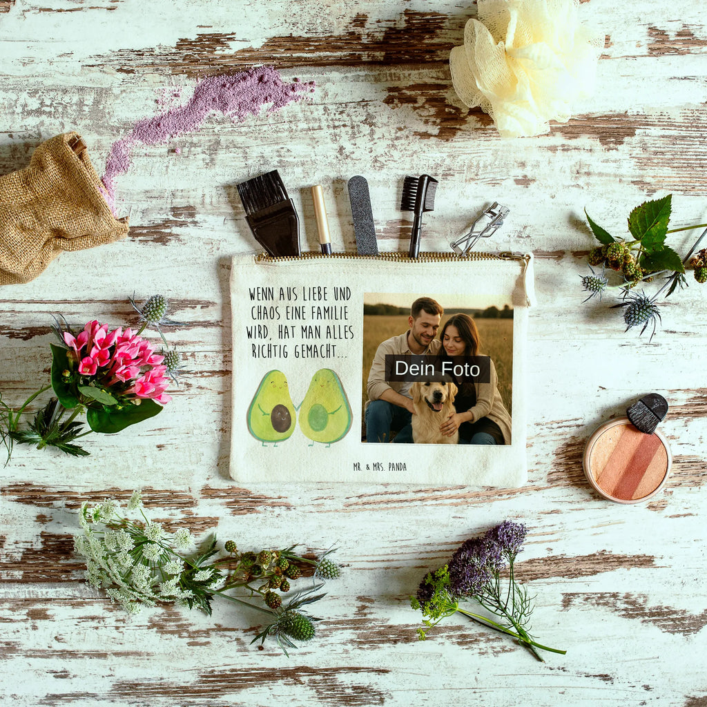 Personalisierte Foto Schminktasche Avocado Pärchen Schminktasche Mit Fächern Und Bild, Schminktasche Klein Mit Foto, Schminktasche Mit Reißverschluss Und Foto, Schminktasche Für Teenager Mit Bild, Schminktasche Nachhaltig Mit Bild, Schminktasche Stoff Mit Eigenem Foto, Schminktasche Mit Foto, Schminktasche Mit Wunschfoto, Stifteaufbewahrung Mit Bild, Schminktasche Leder Mit Fotodruck, Kosmetiktasche Für Handtasche Mit Foto, Make-Up Tasche Mit Foto, Schminktasche Groß Mit Bild, Kulturbeutel Damen Mit Foto, Schminktasche Tiermotiv Mit Eigenem Bild, Schminktasche Reise Mit Foto, Reise-Kosmetiktasche Mit Eigenem Motiv, Personalisierte Schminktasche Mit Foto, Aufbewahrung Für Schminke Mit Foto, Schminktäschchen Mit Bild, Stiftetasche Mit Eigenem Foto, Kosmetiktasche Organizer Mit Foto, Kosmetiktasche Mit Foto, Schminkbeutel Mit Fotodruck, Schminktasche Zum Aufhängen Mit Bild, Schminktasche Mit Muster Und Foto, Schminktasche Für Unterwegs Mit Foto, Kosmetiktasche Damen Mit Bild, Schminktasche Geschenk Mit Foto, Schminktasche Mit Eigenem Bild, Schminktasche Blumen Mit Foto, Kosmetiktasche Zum Mitnehmen Mit Bild, Schminktasche Für Mädchen Mit Foto, Avocado, Veggie, Vegan, Gesund, Familie, Geburt, Avocuddle, Schwangerschaft, Babyshower, Liebe, Kinder, Babyparty, Hochzeit, Avocados