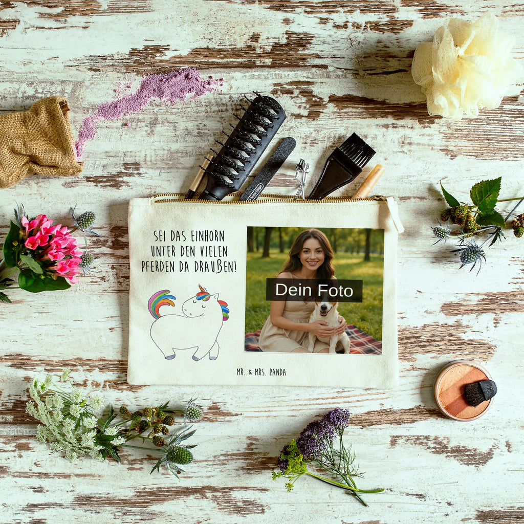 Personalisierte Foto Schminktasche Einhorn Stolzieren Schminktasche Für Unterwegs Mit Foto, Schminktasche Für Mädchen Mit Foto, Schminkbeutel Mit Fotodruck, Schminktasche Für Teenager Mit Bild, Schminktasche Stoff Mit Eigenem Foto, Schminktasche Mit Eigenem Bild, Schminktasche Mit Wunschfoto, Stiftetasche Mit Eigenem Foto, Kosmetiktasche Mit Foto, Schminktasche Tiermotiv Mit Eigenem Bild, Schminktasche Mit Fächern Und Bild, Aufbewahrung Für Schminke Mit Foto, Schminktäschchen Mit Bild, Make-Up Tasche Mit Foto, Reise-Kosmetiktasche Mit Eigenem Motiv, Schminktasche Mit Muster Und Foto, Kulturbeutel Damen Mit Foto, Kosmetiktasche Damen Mit Bild, Schminktasche Mit Foto, Schminktasche Zum Aufhängen Mit Bild, Schminktasche Nachhaltig Mit Bild, Schminktasche Klein Mit Foto, Schminktasche Groß Mit Bild, Schminktasche Blumen Mit Foto, Schminktasche Mit Reißverschluss Und Foto, Personalisierte Schminktasche Mit Foto, Kosmetiktasche Organizer Mit Foto, Schminktasche Leder Mit Fotodruck, Kosmetiktasche Zum Mitnehmen Mit Bild, Schminktasche Reise Mit Foto, Kosmetiktasche Für Handtasche Mit Foto, Schminktasche Geschenk Mit Foto, Stifteaufbewahrung Mit Bild, Einhorn, Einhörner, Einhorn Deko, Unicorn, Freundin, anders, Reiter, bunt, stolz, Pferd, Reiten, Geschenk