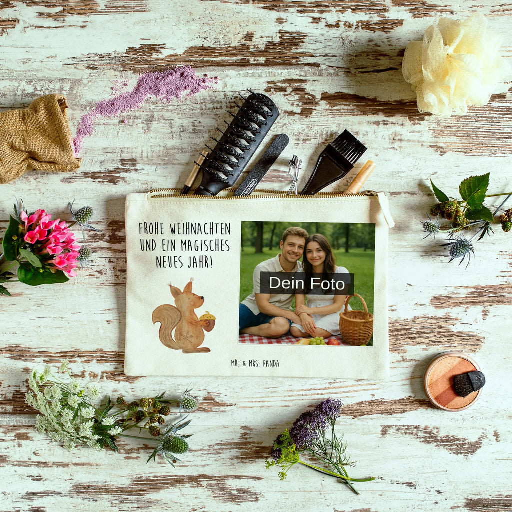 Personalisierte Foto Schminktasche Eichhörnchen Weihnachten Stiftetasche Mit Eigenem Foto, Schminktasche Für Mädchen Mit Foto, Schminktasche Zum Aufhängen Mit Bild, Kosmetiktasche Damen Mit Bild, Schminktasche Für Teenager Mit Bild, Schminktasche Leder Mit Fotodruck, Kosmetiktasche Zum Mitnehmen Mit Bild, Reise-Kosmetiktasche Mit Eigenem Motiv, Make-Up Tasche Mit Foto, Schminktasche Klein Mit Foto, Schminktasche Mit Muster Und Foto, Schminktasche Mit Eigenem Bild, Schminktasche Stoff Mit Eigenem Foto, Personalisierte Schminktasche Mit Foto, Schminktasche Mit Fächern Und Bild, Stifteaufbewahrung Mit Bild, Schminktasche Mit Foto, Kulturbeutel Damen Mit Foto, Schminktasche Mit Reißverschluss Und Foto, Schminktasche Tiermotiv Mit Eigenem Bild, Schminktasche Blumen Mit Foto, Schminktasche Nachhaltig Mit Bild, Schminktasche Geschenk Mit Foto, Kosmetiktasche Für Handtasche Mit Foto, Schminktasche Groß Mit Bild, Schminkbeutel Mit Fotodruck, Aufbewahrung Für Schminke Mit Foto, Schminktasche Für Unterwegs Mit Foto, Kosmetiktasche Organizer Mit Foto, Kosmetiktasche Mit Foto, Schminktasche Reise Mit Foto, Schminktasche Mit Wunschfoto, Schminktäschchen Mit Bild, Winter, Weihnachten, Weihnachtsdeko, Nikolaus, Advent, Heiligabend, Wintermotiv, Weihnachtsgruß, Weihnachtsmotiv, Vogel, Neujahr, Guten Rutsch, Frohe Weihnachten, Frohes neues Jahr
