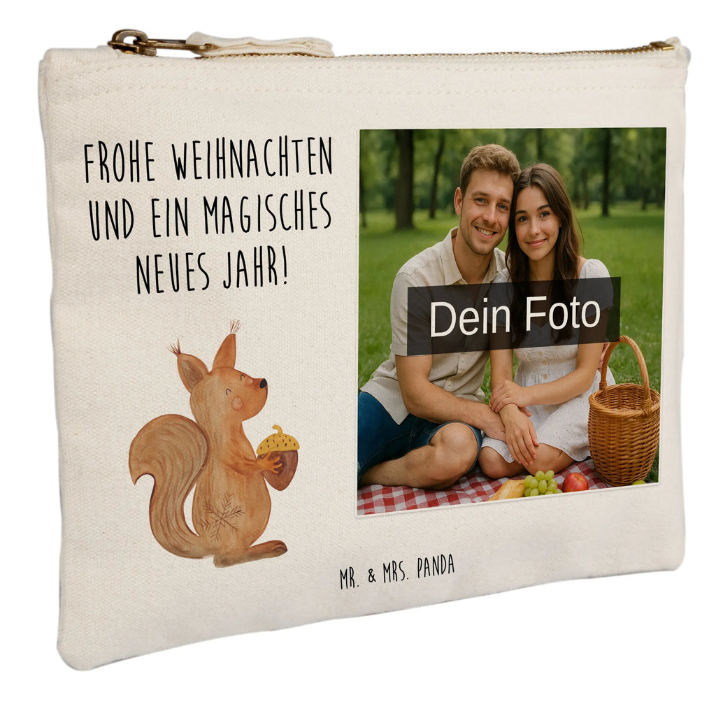 Personalisierte Foto Schminktasche Eichhörnchen Weihnachten Stiftetasche Mit Eigenem Foto, Schminktasche Für Mädchen Mit Foto, Schminktasche Zum Aufhängen Mit Bild, Kosmetiktasche Damen Mit Bild, Schminktasche Für Teenager Mit Bild, Schminktasche Leder Mit Fotodruck, Kosmetiktasche Zum Mitnehmen Mit Bild, Reise-Kosmetiktasche Mit Eigenem Motiv, Make-Up Tasche Mit Foto, Schminktasche Klein Mit Foto, Schminktasche Mit Muster Und Foto, Schminktasche Mit Eigenem Bild, Schminktasche Stoff Mit Eigenem Foto, Personalisierte Schminktasche Mit Foto, Schminktasche Mit Fächern Und Bild, Stifteaufbewahrung Mit Bild, Schminktasche Mit Foto, Kulturbeutel Damen Mit Foto, Schminktasche Mit Reißverschluss Und Foto, Schminktasche Tiermotiv Mit Eigenem Bild, Schminktasche Blumen Mit Foto, Schminktasche Nachhaltig Mit Bild, Schminktasche Geschenk Mit Foto, Kosmetiktasche Für Handtasche Mit Foto, Schminktasche Groß Mit Bild, Schminkbeutel Mit Fotodruck, Aufbewahrung Für Schminke Mit Foto, Schminktasche Für Unterwegs Mit Foto, Kosmetiktasche Organizer Mit Foto, Kosmetiktasche Mit Foto, Schminktasche Reise Mit Foto, Schminktasche Mit Wunschfoto, Schminktäschchen Mit Bild, Winter, Weihnachten, Weihnachtsdeko, Nikolaus, Advent, Heiligabend, Wintermotiv, Weihnachtsgruß, Weihnachtsmotiv, Vogel, Neujahr, Guten Rutsch, Frohe Weihnachten, Frohes neues Jahr