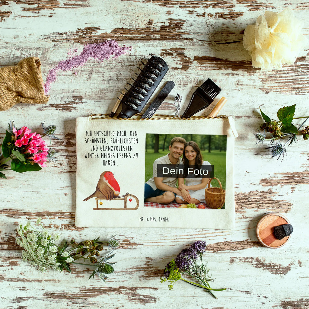 Personalisierte Foto Schminktasche Rotkehlchen Schlitten Schminktasche Zum Aufhängen Mit Bild, Schminktasche Für Mädchen Mit Foto, Aufbewahrung Für Schminke Mit Foto, Schminkbeutel Mit Fotodruck, Schminktasche Mit Eigenem Bild, Schminktasche Mit Reißverschluss Und Foto, Kosmetiktasche Organizer Mit Foto, Schminktasche Mit Muster Und Foto, Schminktasche Blumen Mit Foto, Schminktäschchen Mit Bild, Schminktasche Mit Foto, Stiftetasche Mit Eigenem Foto, Kulturbeutel Damen Mit Foto, Schminktasche Mit Wunschfoto, Kosmetiktasche Für Handtasche Mit Foto, Schminktasche Leder Mit Fotodruck, Schminktasche Für Teenager Mit Bild, Personalisierte Schminktasche Mit Foto, Schminktasche Groß Mit Bild, Schminktasche Für Unterwegs Mit Foto, Schminktasche Tiermotiv Mit Eigenem Bild, Stifteaufbewahrung Mit Bild, Kosmetiktasche Mit Foto, Schminktasche Mit Fächern Und Bild, Schminktasche Geschenk Mit Foto, Kosmetiktasche Zum Mitnehmen Mit Bild, Schminktasche Stoff Mit Eigenem Foto, Make-Up Tasche Mit Foto, Schminktasche Klein Mit Foto, Kosmetiktasche Damen Mit Bild, Schminktasche Reise Mit Foto, Schminktasche Nachhaltig Mit Bild, Reise-Kosmetiktasche Mit Eigenem Motiv, Winter, Weihnachten, Weihnachtsdeko, Nikolaus, Advent, Heiligabend, Wintermotiv, Schlitten, Vogel