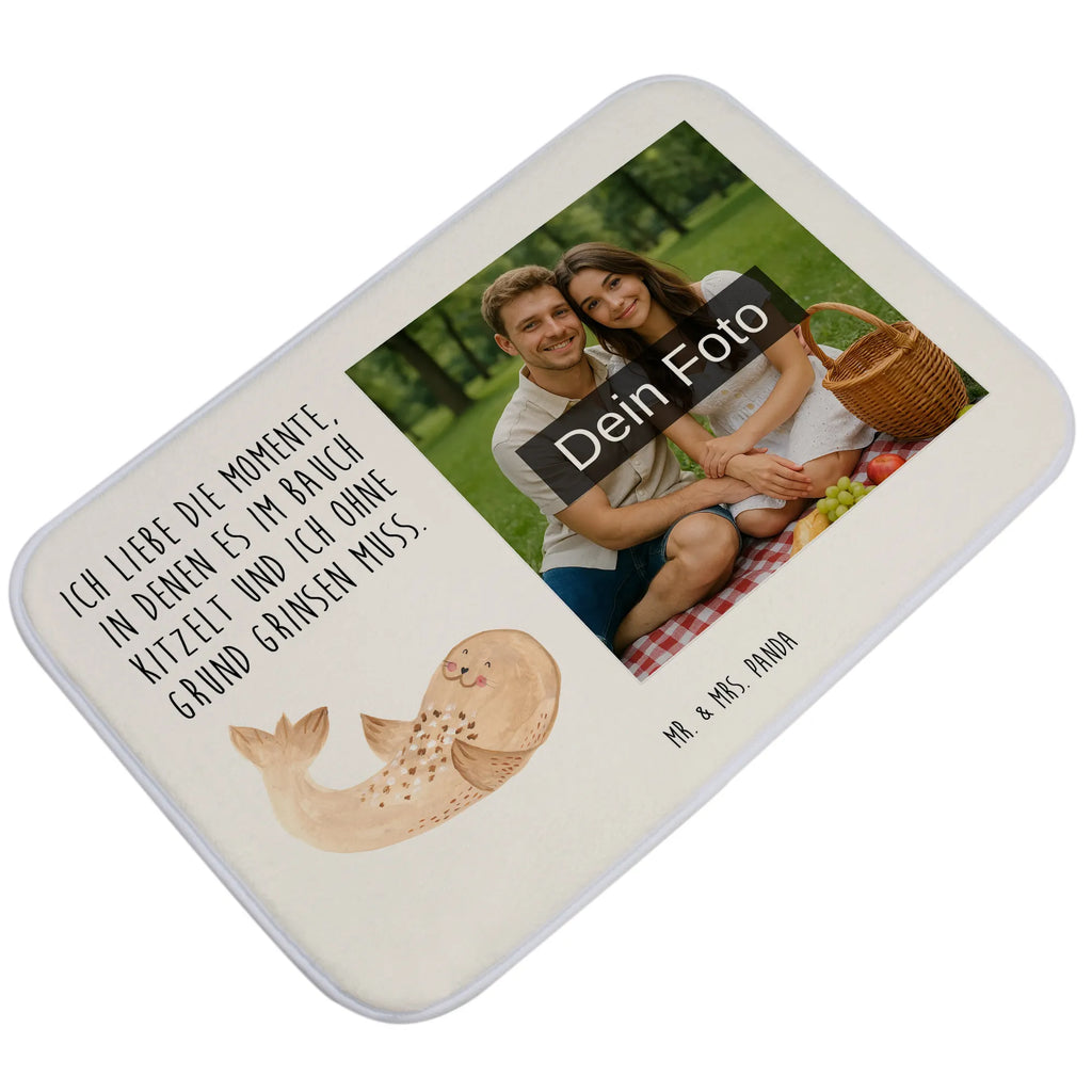 Personalisierte Foto Badematte Robbe Liegen Badematte mit Foto, Saugfähiger Badvorleger Mit Foto, Badvorleger Mit Fotodruck, Badematte Mit Foto, Badvorleger Baumwolle Mit Bild, Schwarzer Badvorleger Mit Bild, Badvorleger Groß Mit Foto, Badvorleger Selbst Gestalten Mit Foto, Design Badvorleger Mit Eigenem Foto, Teppich Fürs Bad Mit Eigenem Bild, Rutschfester Badvorleger Mit Foto, Werbegeschenk Mit Foto, Firmengeschenk Mit Eigenem Logo, Waschbarer Badvorleger Mit Foto, Badvorleger Mit Wunschbild, Runder Badvorleger Mit Foto, Badezimmermatte Mit Foto, Vintage Badvorleger Mit Foto, Gäste-WC Badvorleger Mit Foto, Badematte selber gestalten, Badvorleger Mit Bild, Badteppich Mit Bild, Klassischer Badvorleger Mit Foto, Badvorleger Mit Foto, Badematte Rutschfest Mit Foto, Badvorleger Für Badewanne Mit Bild, Weißer Badvorleger Mit Foto, Weicher Badvorleger Mit Bild, Badmatte Waschbar Mit Foto, Moderner Badvorleger Mit Bild, Badezimmer Matte Mit Foto, Badvorleger Klein Mit Bild, Badezimmerteppich Mit Foto, Duschvorleger Mit Foto, Badematten Set Mit Foto, Werbegeschenk Mit Logo, Gemusterter Badvorleger Mit Bild, Badvorleger Mit Eigenem Motiv, Badvorleger Mikrofaser Mit Foto, Rechteckiger Badvorleger Mit Bild, Personaliserter Badvorleger Mit Foto, Foto Badvorleger Für Dusche, Bad Fußmatte Mit Bild, Badläufer Mit Bild, Badgarnitur Mit Foto, Badvorleger Mit Eigenem Foto, Tiermotive, Gute Laune, lustige Sprüche, Tiere, Strand, Nordsee, Meerestier, Freude, Lachen, Ostsee, Robben, Seehund, Robbe