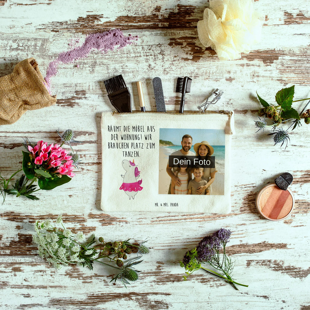 Personalisierte Foto Schminktasche Einhorn Ballerina Kosmetiktasche Mit Foto, Schminktasche Geschenk Mit Foto, Schminktasche Für Mädchen Mit Foto, Schminktasche Mit Muster Und Foto, Schminktasche Groß Mit Bild, Kosmetiktasche Organizer Mit Foto, Schminktasche Für Teenager Mit Bild, Kosmetiktasche Für Handtasche Mit Foto, Schminktasche Nachhaltig Mit Bild, Kosmetiktasche Damen Mit Bild, Kosmetiktasche Zum Mitnehmen Mit Bild, Schminktasche Mit Wunschfoto, Schminktasche Klein Mit Foto, Stiftetasche Mit Eigenem Foto, Schminktasche Zum Aufhängen Mit Bild, Kulturbeutel Damen Mit Foto, Aufbewahrung Für Schminke Mit Foto, Schminktasche Stoff Mit Eigenem Foto, Schminktasche Für Unterwegs Mit Foto, Schminkbeutel Mit Fotodruck, Schminktasche Tiermotiv Mit Eigenem Bild, Schminktasche Reise Mit Foto, Schminktasche Blumen Mit Foto, Schminktasche Leder Mit Fotodruck, Schminktäschchen Mit Bild, Make-Up Tasche Mit Foto, Stifteaufbewahrung Mit Bild, Schminktasche Mit Eigenem Bild, Reise-Kosmetiktasche Mit Eigenem Motiv, Schminktasche Mit Foto, Personalisierte Schminktasche Mit Foto, Schminktasche Mit Fächern Und Bild, Schminktasche Mit Reißverschluss Und Foto, Einhorn, Einhörner, Einhorn Deko, Unicorn, Spaß, Lebenslust, Tanzen, Lebensfreude, Ballerina, Geburtstag, Feiern, Tänzerin, Wohnung, Party