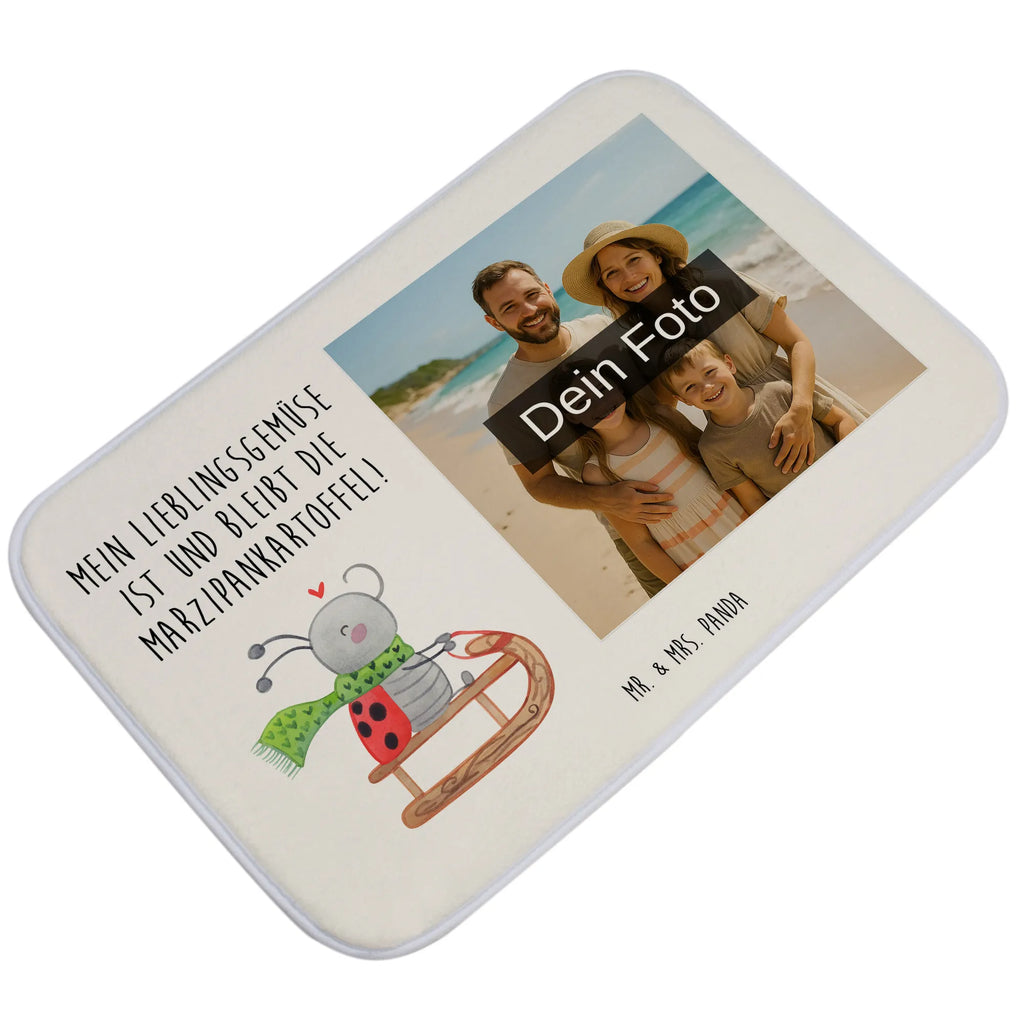 Personalisierte Foto Badematte Smörle Rodeln Badläufer Mit Bild, Badvorleger Baumwolle Mit Bild, Gemusterter Badvorleger Mit Bild, Badematte Rutschfest Mit Foto, Personaliserter Badvorleger Mit Foto, Duschvorleger Mit Foto, Badvorleger Mit Eigenem Foto, Schwarzer Badvorleger Mit Bild, Badvorleger Mit Bild, Badteppich Mit Bild, Foto Badvorleger Für Dusche, Badematte selber gestalten, Gäste-WC Badvorleger Mit Foto, Badvorleger Mit Wunschbild, Badvorleger Mit Eigenem Motiv, Weißer Badvorleger Mit Foto, Badmatte Waschbar Mit Foto, Badematte Mit Foto, Weicher Badvorleger Mit Bild, Vintage Badvorleger Mit Foto, Teppich Fürs Bad Mit Eigenem Bild, Werbegeschenk Mit Logo, Badezimmer Matte Mit Foto, Klassischer Badvorleger Mit Foto, Moderner Badvorleger Mit Bild, Firmengeschenk Mit Eigenem Logo, Badezimmerteppich Mit Foto, Runder Badvorleger Mit Foto, Badematten Set Mit Foto, Rechteckiger Badvorleger Mit Bild, Badvorleger Mikrofaser Mit Foto, Badvorleger Mit Fotodruck, Bad Fußmatte Mit Bild, Badvorleger Groß Mit Foto, Badvorleger Selbst Gestalten Mit Foto, Rutschfester Badvorleger Mit Foto, Werbegeschenk Mit Foto, Waschbarer Badvorleger Mit Foto, Badvorleger Für Badewanne Mit Bild, Badezimmermatte Mit Foto, Badematte mit Foto, Badvorleger Mit Foto, Badgarnitur Mit Foto, Badvorleger Klein Mit Bild, Saugfähiger Badvorleger Mit Foto, Design Badvorleger Mit Eigenem Foto, Winter, Weihnachten, Weihnachtsdeko, Nikolaus, Advent, Heiligabend, Wintermotiv, Schlittenfahren, Marzipan, Smörle