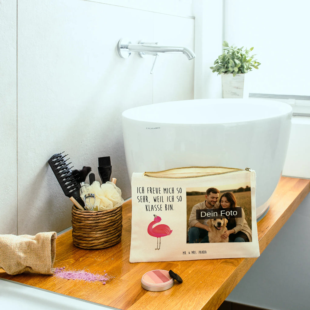 Personalisierte Foto Schminktasche Flamingo Stolz Make-Up Tasche Mit Foto, Schminktasche Klein Mit Foto, Schminktasche Stoff Mit Eigenem Foto, Schminktasche Für Mädchen Mit Foto, Kosmetiktasche Damen Mit Bild, Schminktasche Geschenk Mit Foto, Personalisierte Schminktasche Mit Foto, Stifteaufbewahrung Mit Bild, Schminktasche Mit Reißverschluss Und Foto, Schminktasche Groß Mit Bild, Schminktasche Blumen Mit Foto, Kulturbeutel Damen Mit Foto, Schminktasche Mit Foto, Schminktasche Für Unterwegs Mit Foto, Schminktasche Zum Aufhängen Mit Bild, Schminktasche Mit Eigenem Bild, Aufbewahrung Für Schminke Mit Foto, Reise-Kosmetiktasche Mit Eigenem Motiv, Schminkbeutel Mit Fotodruck, Schminktasche Mit Fächern Und Bild, Schminktasche Tiermotiv Mit Eigenem Bild, Kosmetiktasche Mit Foto, Schminktasche Mit Wunschfoto, Schminktasche Nachhaltig Mit Bild, Stiftetasche Mit Eigenem Foto, Schminktasche Reise Mit Foto, Kosmetiktasche Für Handtasche Mit Foto, Kosmetiktasche Zum Mitnehmen Mit Bild, Schminktasche Leder Mit Fotodruck, Schminktäschchen Mit Bild, Schminktasche Für Teenager Mit Bild, Kosmetiktasche Organizer Mit Foto, Schminktasche Mit Muster Und Foto, Flamingo, Selbstliebe, Freude, Schwester, Freundin, Selbstakzeptanz, stolz, Mama, Tochter, beste Freundin