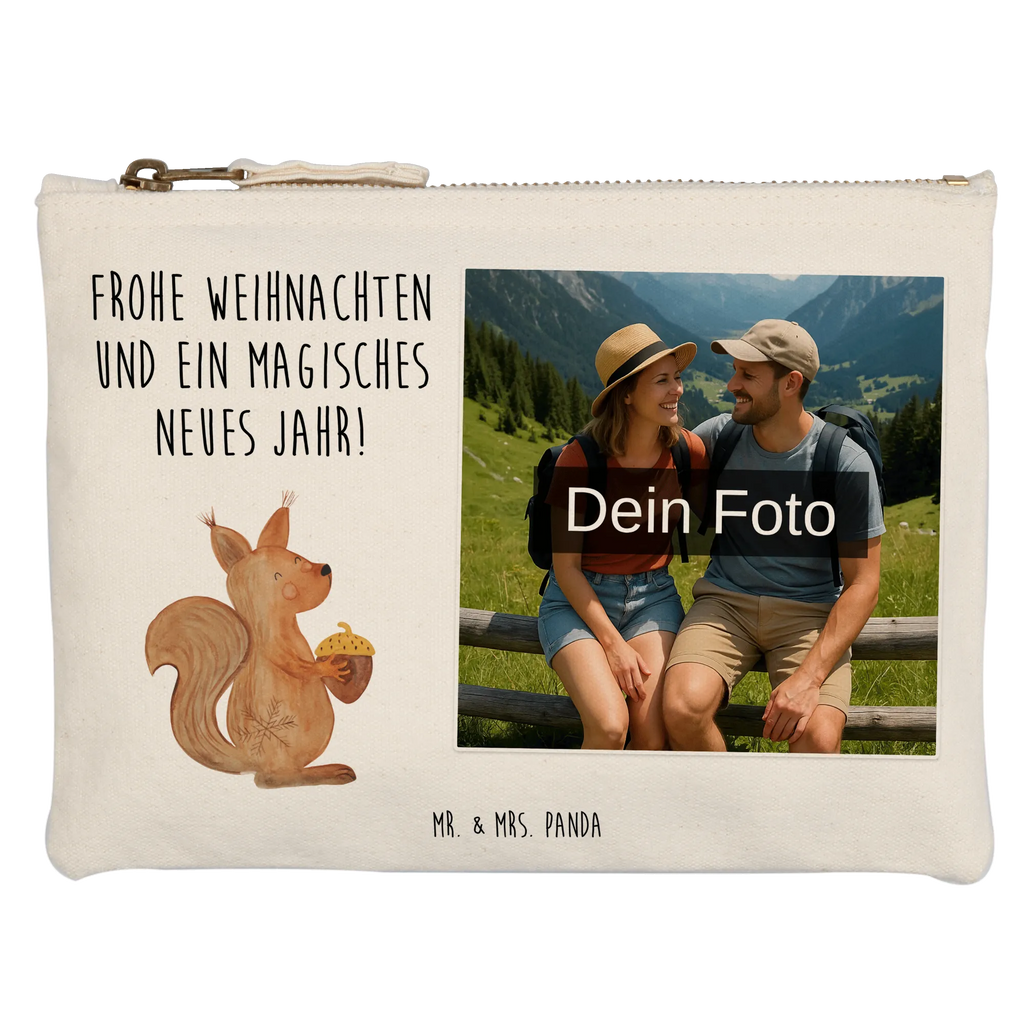 Personalisierte Foto Schminktasche Eichhörnchen Weihnachten Stiftetasche Mit Eigenem Foto, Schminktasche Für Mädchen Mit Foto, Schminktasche Zum Aufhängen Mit Bild, Kosmetiktasche Damen Mit Bild, Schminktasche Für Teenager Mit Bild, Schminktasche Leder Mit Fotodruck, Kosmetiktasche Zum Mitnehmen Mit Bild, Reise-Kosmetiktasche Mit Eigenem Motiv, Make-Up Tasche Mit Foto, Schminktasche Klein Mit Foto, Schminktasche Mit Muster Und Foto, Schminktasche Mit Eigenem Bild, Schminktasche Stoff Mit Eigenem Foto, Personalisierte Schminktasche Mit Foto, Schminktasche Mit Fächern Und Bild, Stifteaufbewahrung Mit Bild, Schminktasche Mit Foto, Kulturbeutel Damen Mit Foto, Schminktasche Mit Reißverschluss Und Foto, Schminktasche Tiermotiv Mit Eigenem Bild, Schminktasche Blumen Mit Foto, Schminktasche Nachhaltig Mit Bild, Schminktasche Geschenk Mit Foto, Kosmetiktasche Für Handtasche Mit Foto, Schminktasche Groß Mit Bild, Schminkbeutel Mit Fotodruck, Aufbewahrung Für Schminke Mit Foto, Schminktasche Für Unterwegs Mit Foto, Kosmetiktasche Organizer Mit Foto, Kosmetiktasche Mit Foto, Schminktasche Reise Mit Foto, Schminktasche Mit Wunschfoto, Schminktäschchen Mit Bild, Winter, Weihnachten, Weihnachtsdeko, Nikolaus, Advent, Heiligabend, Wintermotiv, Weihnachtsgruß, Weihnachtsmotiv, Vogel, Neujahr, Guten Rutsch, Frohe Weihnachten, Frohes neues Jahr