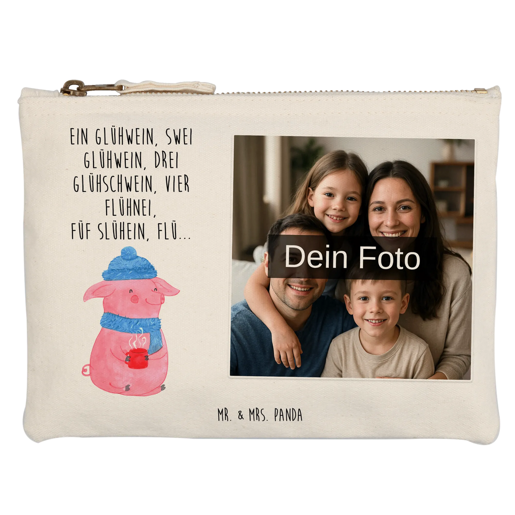 Personalisierte Foto Schminktasche Schweinchen Glühwein Schminktasche Mit Wunschfoto, Schminktasche Blumen Mit Foto, Kosmetiktasche Zum Mitnehmen Mit Bild, Kosmetiktasche Damen Mit Bild, Kosmetiktasche Für Handtasche Mit Foto, Schminktasche Stoff Mit Eigenem Foto, Schminktasche Groß Mit Bild, Schminktasche Tiermotiv Mit Eigenem Bild, Schminktasche Mit Reißverschluss Und Foto, Schminktasche Für Teenager Mit Bild, Stiftetasche Mit Eigenem Foto, Schminktasche Mit Foto, Schminktasche Zum Aufhängen Mit Bild, Personalisierte Schminktasche Mit Foto, Make-Up Tasche Mit Foto, Schminktasche Reise Mit Foto, Schminktasche Mit Fächern Und Bild, Schminktasche Für Unterwegs Mit Foto, Schminkbeutel Mit Fotodruck, Stifteaufbewahrung Mit Bild, Schminktäschchen Mit Bild, Schminktasche Klein Mit Foto, Schminktasche Mit Muster Und Foto, Aufbewahrung Für Schminke Mit Foto, Schminktasche Nachhaltig Mit Bild, Kosmetiktasche Mit Foto, Schminktasche Leder Mit Fotodruck, Kulturbeutel Damen Mit Foto, Kosmetiktasche Organizer Mit Foto, Schminktasche Geschenk Mit Foto, Schminktasche Mit Eigenem Bild, Schminktasche Für Mädchen Mit Foto, Reise-Kosmetiktasche Mit Eigenem Motiv, Winter, Weihnachten, Weihnachtsdeko, Nikolaus, Advent, Heiligabend, Wintermotiv, Betrunken, Glühwein, Weihnachtsmarkt, Spruch