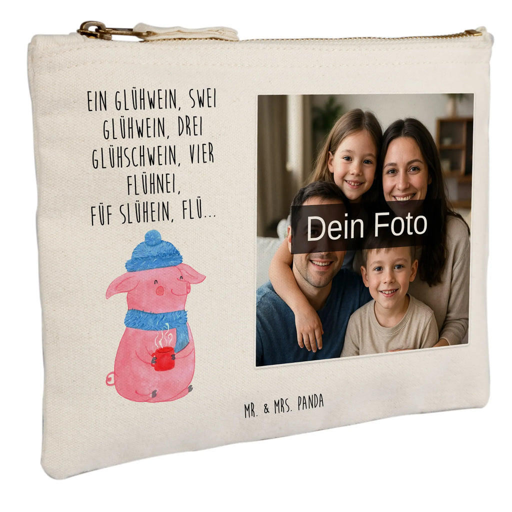 Personalisierte Foto Schminktasche Schweinchen Glühwein Schminktasche Mit Wunschfoto, Schminktasche Blumen Mit Foto, Kosmetiktasche Zum Mitnehmen Mit Bild, Kosmetiktasche Damen Mit Bild, Kosmetiktasche Für Handtasche Mit Foto, Schminktasche Stoff Mit Eigenem Foto, Schminktasche Groß Mit Bild, Schminktasche Tiermotiv Mit Eigenem Bild, Schminktasche Mit Reißverschluss Und Foto, Schminktasche Für Teenager Mit Bild, Stiftetasche Mit Eigenem Foto, Schminktasche Mit Foto, Schminktasche Zum Aufhängen Mit Bild, Personalisierte Schminktasche Mit Foto, Make-Up Tasche Mit Foto, Schminktasche Reise Mit Foto, Schminktasche Mit Fächern Und Bild, Schminktasche Für Unterwegs Mit Foto, Schminkbeutel Mit Fotodruck, Stifteaufbewahrung Mit Bild, Schminktäschchen Mit Bild, Schminktasche Klein Mit Foto, Schminktasche Mit Muster Und Foto, Aufbewahrung Für Schminke Mit Foto, Schminktasche Nachhaltig Mit Bild, Kosmetiktasche Mit Foto, Schminktasche Leder Mit Fotodruck, Kulturbeutel Damen Mit Foto, Kosmetiktasche Organizer Mit Foto, Schminktasche Geschenk Mit Foto, Schminktasche Mit Eigenem Bild, Schminktasche Für Mädchen Mit Foto, Reise-Kosmetiktasche Mit Eigenem Motiv, Winter, Weihnachten, Weihnachtsdeko, Nikolaus, Advent, Heiligabend, Wintermotiv, Betrunken, Glühwein, Weihnachtsmarkt, Spruch