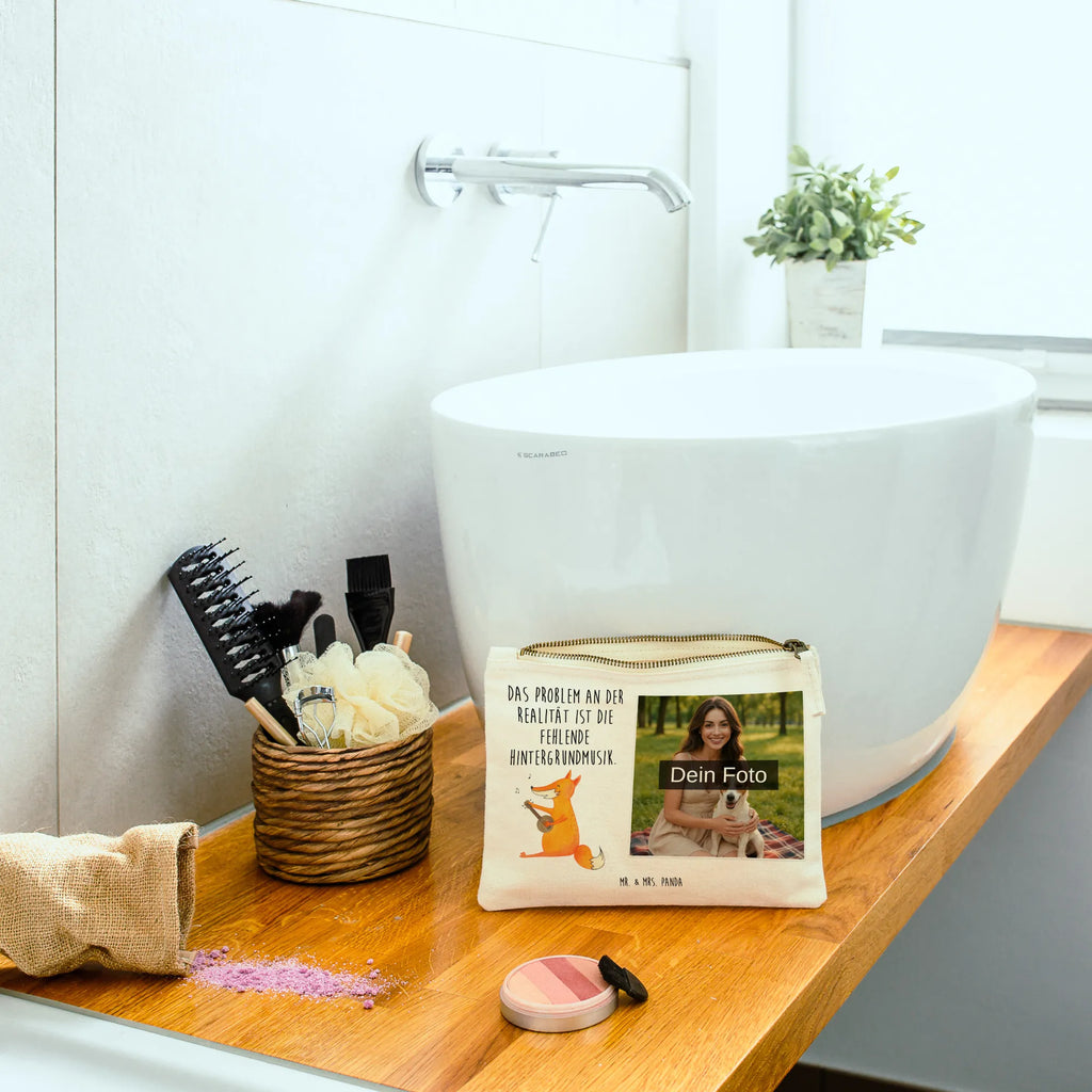 Personalisierte Foto Schminktasche Fuchs Gitarre Schminktasche Nachhaltig Mit Bild, Stifteaufbewahrung Mit Bild, Schminktasche Mit Wunschfoto, Kosmetiktasche Organizer Mit Foto, Schminkbeutel Mit Fotodruck, Schminktasche Mit Eigenem Bild, Make-Up Tasche Mit Foto, Schminktasche Für Mädchen Mit Foto, Schminktasche Groß Mit Bild, Schminktasche Blumen Mit Foto, Schminktasche Leder Mit Fotodruck, Kosmetiktasche Für Handtasche Mit Foto, Kosmetiktasche Damen Mit Bild, Schminktasche Reise Mit Foto, Schminktäschchen Mit Bild, Schminktasche Stoff Mit Eigenem Foto, Schminktasche Für Unterwegs Mit Foto, Kosmetiktasche Zum Mitnehmen Mit Bild, Reise-Kosmetiktasche Mit Eigenem Motiv, Schminktasche Für Teenager Mit Bild, Aufbewahrung Für Schminke Mit Foto, Stiftetasche Mit Eigenem Foto, Kulturbeutel Damen Mit Foto, Schminktasche Mit Muster Und Foto, Schminktasche Mit Foto, Kosmetiktasche Mit Foto, Schminktasche Mit Reißverschluss Und Foto, Personalisierte Schminktasche Mit Foto, Schminktasche Tiermotiv Mit Eigenem Bild, Schminktasche Klein Mit Foto, Schminktasche Zum Aufhängen Mit Bild, Schminktasche Mit Fächern Und Bild, Schminktasche Geschenk Mit Foto, Fuchs, Sänger, Füchse, Sängerin, Geschenk Musiker, Musik Spruch, Musikerin, Gitarre