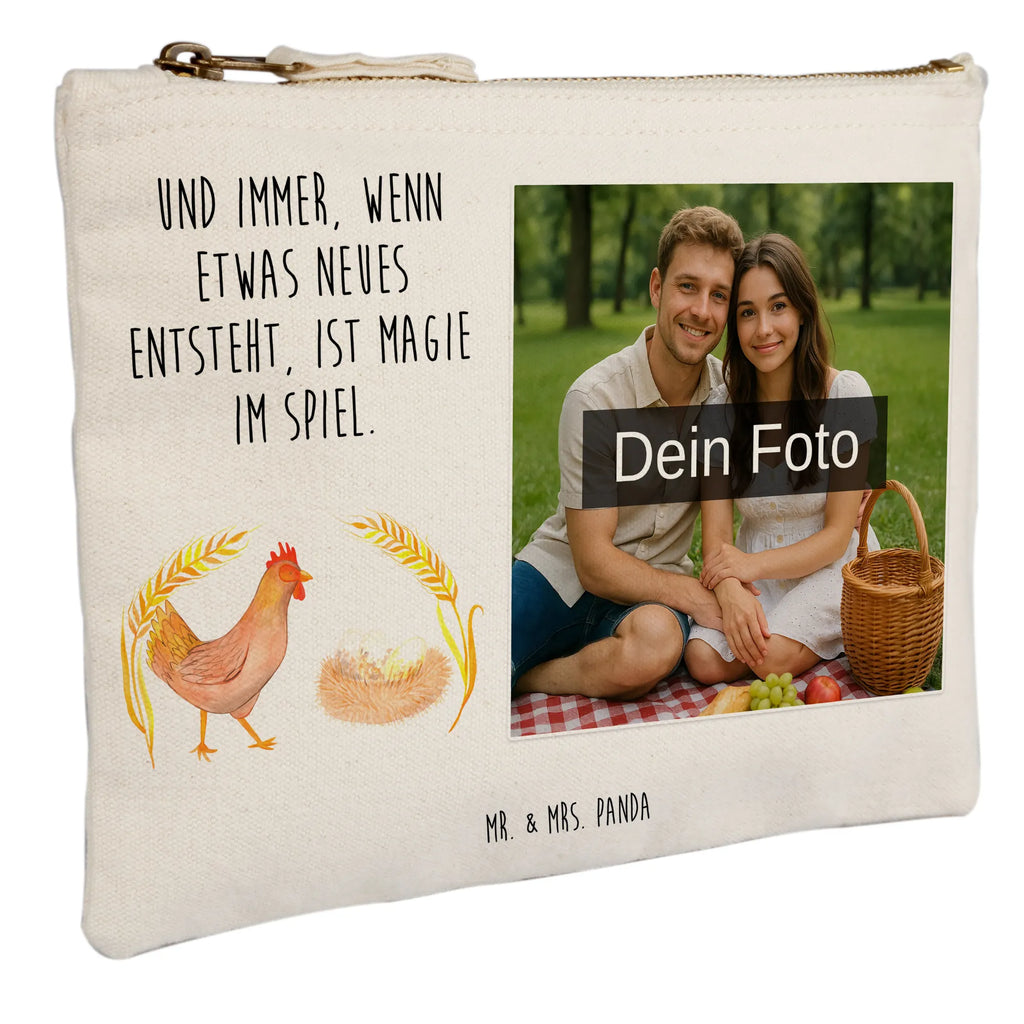 Personalisierte Foto Schminktasche Huhn Stolz Schminktasche Zum Aufhängen Mit Bild, Schminktasche Leder Mit Fotodruck, Aufbewahrung Für Schminke Mit Foto, Schminktasche Für Mädchen Mit Foto, Kosmetiktasche Damen Mit Bild, Schminktasche Mit Wunschfoto, Stiftetasche Mit Eigenem Foto, Schminktasche Mit Reißverschluss Und Foto, Schminktasche Stoff Mit Eigenem Foto, Schminktasche Blumen Mit Foto, Schminktasche Nachhaltig Mit Bild, Schminktasche Mit Foto, Schminktasche Groß Mit Bild, Reise-Kosmetiktasche Mit Eigenem Motiv, Schminktasche Klein Mit Foto, Make-Up Tasche Mit Foto, Schminktasche Reise Mit Foto, Schminktasche Mit Muster Und Foto, Schminkbeutel Mit Fotodruck, Kosmetiktasche Organizer Mit Foto, Kosmetiktasche Für Handtasche Mit Foto, Schminktäschchen Mit Bild, Kosmetiktasche Zum Mitnehmen Mit Bild, Schminktasche Geschenk Mit Foto, Kulturbeutel Damen Mit Foto, Schminktasche Mit Eigenem Bild, Schminktasche Für Teenager Mit Bild, Stifteaufbewahrung Mit Bild, Kosmetiktasche Mit Foto, Personalisierte Schminktasche Mit Foto, Schminktasche Mit Fächern Und Bild, Schminktasche Für Unterwegs Mit Foto, Schminktasche Tiermotiv Mit Eigenem Bild, Bauernhof, Hoftiere, Landwirt, Landwirtin, Hühner, Spruch, Landleben, Motivation, Magie, Schwangerschaft, Eier, Henne, Hahn, Hof, Geburt