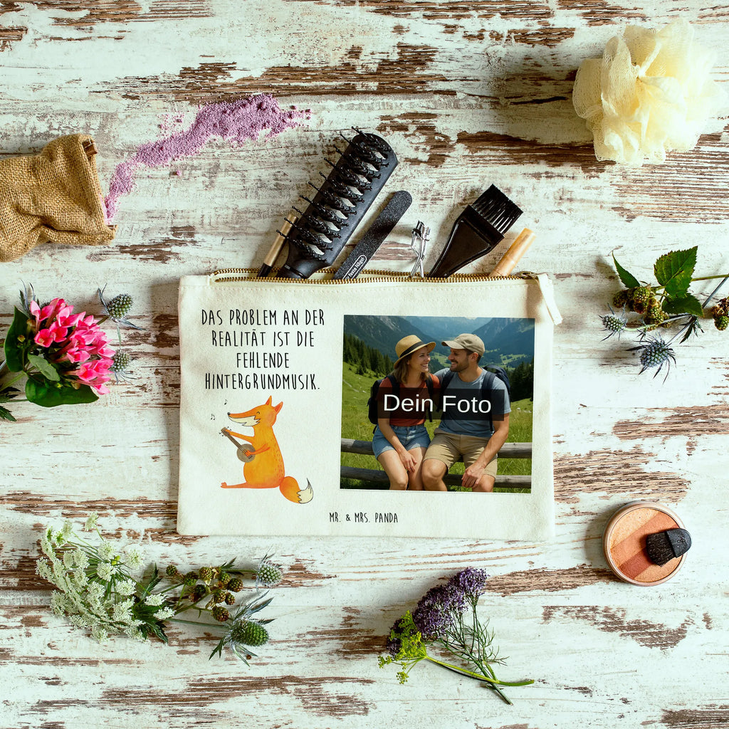 Personalisierte Foto Schminktasche Fuchs Gitarre Schminktasche Nachhaltig Mit Bild, Stifteaufbewahrung Mit Bild, Schminktasche Mit Wunschfoto, Kosmetiktasche Organizer Mit Foto, Schminkbeutel Mit Fotodruck, Schminktasche Mit Eigenem Bild, Make-Up Tasche Mit Foto, Schminktasche Für Mädchen Mit Foto, Schminktasche Groß Mit Bild, Schminktasche Blumen Mit Foto, Schminktasche Leder Mit Fotodruck, Kosmetiktasche Für Handtasche Mit Foto, Kosmetiktasche Damen Mit Bild, Schminktasche Reise Mit Foto, Schminktäschchen Mit Bild, Schminktasche Stoff Mit Eigenem Foto, Schminktasche Für Unterwegs Mit Foto, Kosmetiktasche Zum Mitnehmen Mit Bild, Reise-Kosmetiktasche Mit Eigenem Motiv, Schminktasche Für Teenager Mit Bild, Aufbewahrung Für Schminke Mit Foto, Stiftetasche Mit Eigenem Foto, Kulturbeutel Damen Mit Foto, Schminktasche Mit Muster Und Foto, Schminktasche Mit Foto, Kosmetiktasche Mit Foto, Schminktasche Mit Reißverschluss Und Foto, Personalisierte Schminktasche Mit Foto, Schminktasche Tiermotiv Mit Eigenem Bild, Schminktasche Klein Mit Foto, Schminktasche Zum Aufhängen Mit Bild, Schminktasche Mit Fächern Und Bild, Schminktasche Geschenk Mit Foto, Fuchs, Sänger, Füchse, Sängerin, Geschenk Musiker, Musik Spruch, Musikerin, Gitarre