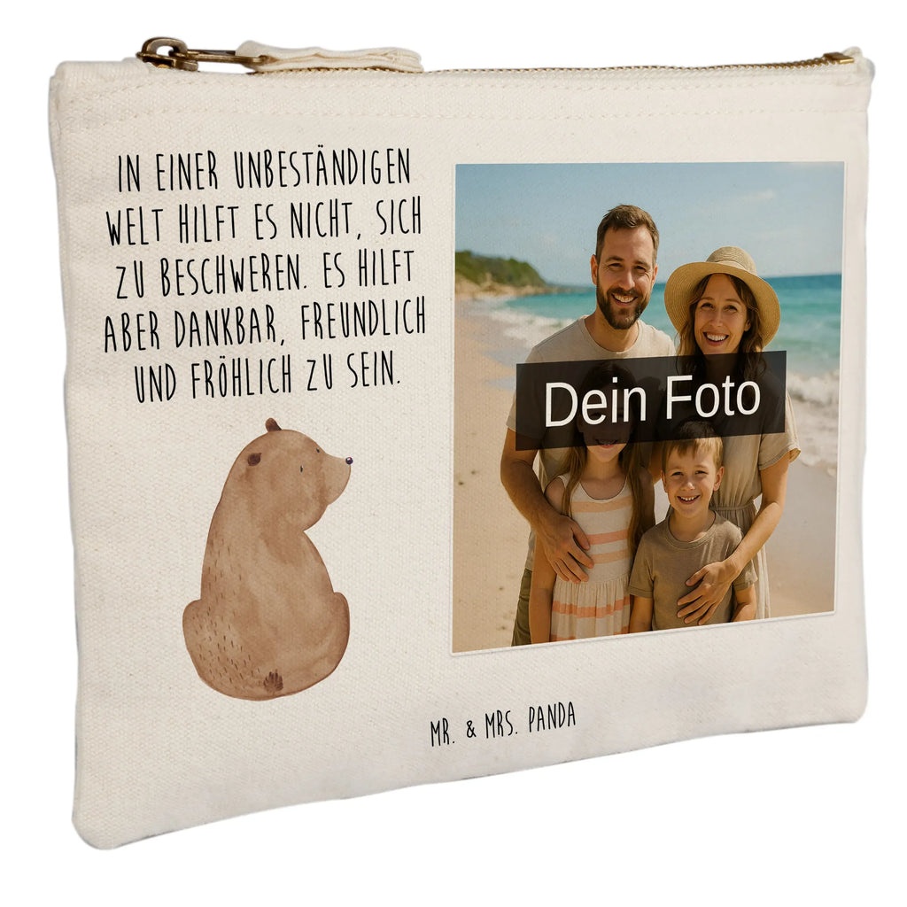 Personalisierte Foto Schminktasche Bär Schulterblick Kosmetiktasche Organizer Mit Foto, Schminktasche Geschenk Mit Foto, Stifteaufbewahrung Mit Bild, Schminktasche Für Unterwegs Mit Foto, Schminktasche Mit Wunschfoto, Schminktasche Mit Foto, Reise-Kosmetiktasche Mit Eigenem Motiv, Kosmetiktasche Für Handtasche Mit Foto, Schminktasche Tiermotiv Mit Eigenem Bild, Schminktäschchen Mit Bild, Schminktasche Stoff Mit Eigenem Foto, Make-Up Tasche Mit Foto, Schminktasche Mit Fächern Und Bild, Kosmetiktasche Mit Foto, Schminktasche Blumen Mit Foto, Schminktasche Reise Mit Foto, Schminktasche Mit Eigenem Bild, Schminktasche Mit Muster Und Foto, Schminkbeutel Mit Fotodruck, Schminktasche Klein Mit Foto, Schminktasche Zum Aufhängen Mit Bild, Schminktasche Leder Mit Fotodruck, Kosmetiktasche Damen Mit Bild, Schminktasche Für Teenager Mit Bild, Schminktasche Groß Mit Bild, Kosmetiktasche Zum Mitnehmen Mit Bild, Kulturbeutel Damen Mit Foto, Schminktasche Mit Reißverschluss Und Foto, Personalisierte Schminktasche Mit Foto, Stiftetasche Mit Eigenem Foto, Schminktasche Nachhaltig Mit Bild, Aufbewahrung Für Schminke Mit Foto, Schminktasche Für Mädchen Mit Foto, Bär, Teddy, Teddybär, Weltansicht, Selbstachtung, Bären, Motivation, Bärenliebe, Weisheit