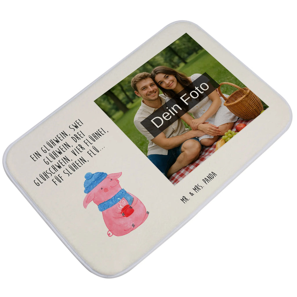Personalisierte Foto Badematte Schweinchen Glühwein Badezimmermatte Mit Foto, Firmengeschenk Mit Eigenem Logo, Duschvorleger Mit Foto, Badvorleger Mit Bild, Badezimmer Matte Mit Foto, Klassischer Badvorleger Mit Foto, Schwarzer Badvorleger Mit Bild, Badvorleger Mit Eigenem Motiv, Werbegeschenk Mit Logo, Badläufer Mit Bild, Badematte Rutschfest Mit Foto, Foto Badvorleger Für Dusche, Badematten Set Mit Foto, Badematte mit Foto, Badmatte Waschbar Mit Foto, Badematte Mit Foto, Moderner Badvorleger Mit Bild, Runder Badvorleger Mit Foto, Badvorleger Für Badewanne Mit Bild, Badvorleger Selbst Gestalten Mit Foto, Badvorleger Baumwolle Mit Bild, Bad Fußmatte Mit Bild, Badematte selber gestalten, Badvorleger Mit Eigenem Foto, Badvorleger Klein Mit Bild, Badvorleger Mit Foto, Rechteckiger Badvorleger Mit Bild, Badvorleger Groß Mit Foto, Rutschfester Badvorleger Mit Foto, Weicher Badvorleger Mit Bild, Teppich Fürs Bad Mit Eigenem Bild, Werbegeschenk Mit Foto, Badvorleger Mikrofaser Mit Foto, Gemusterter Badvorleger Mit Bild, Design Badvorleger Mit Eigenem Foto, Weißer Badvorleger Mit Foto, Vintage Badvorleger Mit Foto, Badvorleger Mit Fotodruck, Gäste-WC Badvorleger Mit Foto, Badteppich Mit Bild, Badvorleger Mit Wunschbild, Waschbarer Badvorleger Mit Foto, Personaliserter Badvorleger Mit Foto, Saugfähiger Badvorleger Mit Foto, Badezimmerteppich Mit Foto, Badgarnitur Mit Foto, Winter, Weihnachten, Weihnachtsdeko, Nikolaus, Advent, Heiligabend, Wintermotiv, Betrunken, Weihnachtsmarkt, Spruch, Glühwein