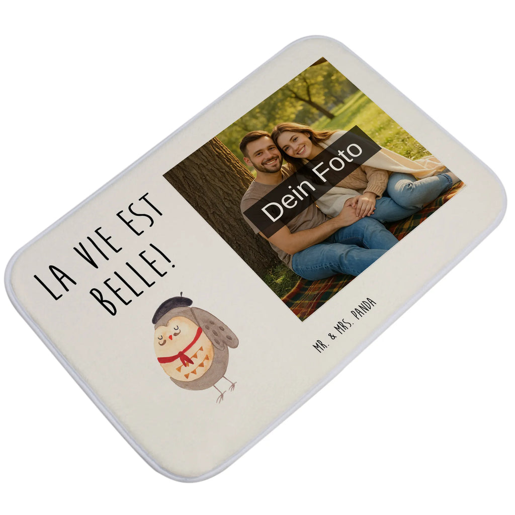 Personalisierte Foto Badematte Eule Frankreich Gemusterter Badvorleger Mit Bild, Badteppich Mit Bild, Werbegeschenk Mit Foto, Firmengeschenk Mit Eigenem Logo, Badematte mit Foto, Moderner Badvorleger Mit Bild, Werbegeschenk Mit Logo, Runder Badvorleger Mit Foto, Badgarnitur Mit Foto, Design Badvorleger Mit Eigenem Foto, Duschvorleger Mit Foto, Badvorleger Mit Eigenem Foto, Badvorleger Mit Fotodruck, Badvorleger Selbst Gestalten Mit Foto, Badmatte Waschbar Mit Foto, Foto Badvorleger Für Dusche, Gäste-WC Badvorleger Mit Foto, Rechteckiger Badvorleger Mit Bild, Badvorleger Mit Foto, Badvorleger Mit Bild, Weicher Badvorleger Mit Bild, Badvorleger Mit Wunschbild, Badematte Rutschfest Mit Foto, Badematten Set Mit Foto, Badläufer Mit Bild, Badvorleger Mikrofaser Mit Foto, Badezimmermatte Mit Foto, Teppich Fürs Bad Mit Eigenem Bild, Weißer Badvorleger Mit Foto, Bad Fußmatte Mit Bild, Badvorleger Baumwolle Mit Bild, Schwarzer Badvorleger Mit Bild, Vintage Badvorleger Mit Foto, Badezimmer Matte Mit Foto, Badvorleger Mit Eigenem Motiv, Badvorleger Klein Mit Bild, Badezimmerteppich Mit Foto, Badvorleger Für Badewanne Mit Bild, Badvorleger Groß Mit Foto, Badematte Mit Foto, Badematte selber gestalten, Saugfähiger Badvorleger Mit Foto, Rutschfester Badvorleger Mit Foto, Waschbarer Badvorleger Mit Foto, Personaliserter Badvorleger Mit Foto, Klassischer Badvorleger Mit Foto, Eule, Owl, Eulen, La vie est belle, hibou, Spruch Französisch, Frankreich, Spruch schön, Eule Deko, das Leben ist schön