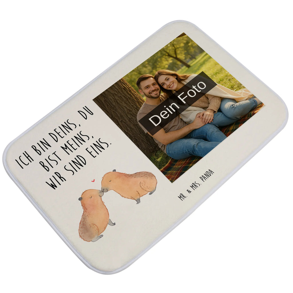 Personalisierte Foto Badematte Capybara Liebe Moderner Badvorleger Mit Bild, Badvorleger Mit Eigenem Foto, Badvorleger Mikrofaser Mit Foto, Badvorleger Mit Eigenem Motiv, Badvorleger Mit Wunschbild, Weicher Badvorleger Mit Bild, Badvorleger Selbst Gestalten Mit Foto, Badematte Mit Foto, Badematte Rutschfest Mit Foto, Foto Badvorleger Für Dusche, Werbegeschenk Mit Foto, Weißer Badvorleger Mit Foto, Badteppich Mit Bild, Badvorleger Mit Fotodruck, Schwarzer Badvorleger Mit Bild, Badematte mit Foto, Badvorleger Mit Foto, Badematte selber gestalten, Teppich Fürs Bad Mit Eigenem Bild, Badezimmermatte Mit Foto, Badläufer Mit Bild, Gäste-WC Badvorleger Mit Foto, Vintage Badvorleger Mit Foto, Runder Badvorleger Mit Foto, Werbegeschenk Mit Logo, Firmengeschenk Mit Eigenem Logo, Klassischer Badvorleger Mit Foto, Design Badvorleger Mit Eigenem Foto, Badvorleger Baumwolle Mit Bild, Badematten Set Mit Foto, Duschvorleger Mit Foto, Waschbarer Badvorleger Mit Foto, Personaliserter Badvorleger Mit Foto, Rechteckiger Badvorleger Mit Bild, Badezimmerteppich Mit Foto, Badmatte Waschbar Mit Foto, Saugfähiger Badvorleger Mit Foto, Rutschfester Badvorleger Mit Foto, Badvorleger Groß Mit Foto, Gemusterter Badvorleger Mit Bild, Badgarnitur Mit Foto, Badvorleger Mit Bild, Badvorleger Klein Mit Bild, Badvorleger Für Badewanne Mit Bild, Bad Fußmatte Mit Bild, Badezimmer Matte Mit Foto, Tiermotive, Gute Laune, lustige Sprüche, Tiere, Romantisches Geschenk, Handgezeichnet, Ehejubiläum, Beziehung, Ich bin deins, Paar, Capybara, Tierliebe, verliebt, Liebesspruch, Kuschel Capybaras, Du bist meins, Verschmolzen, Partnertiere, Jahrestag, Liebe, Valentinstag, Geschenkidee, Liebesbeweis, Herzlich