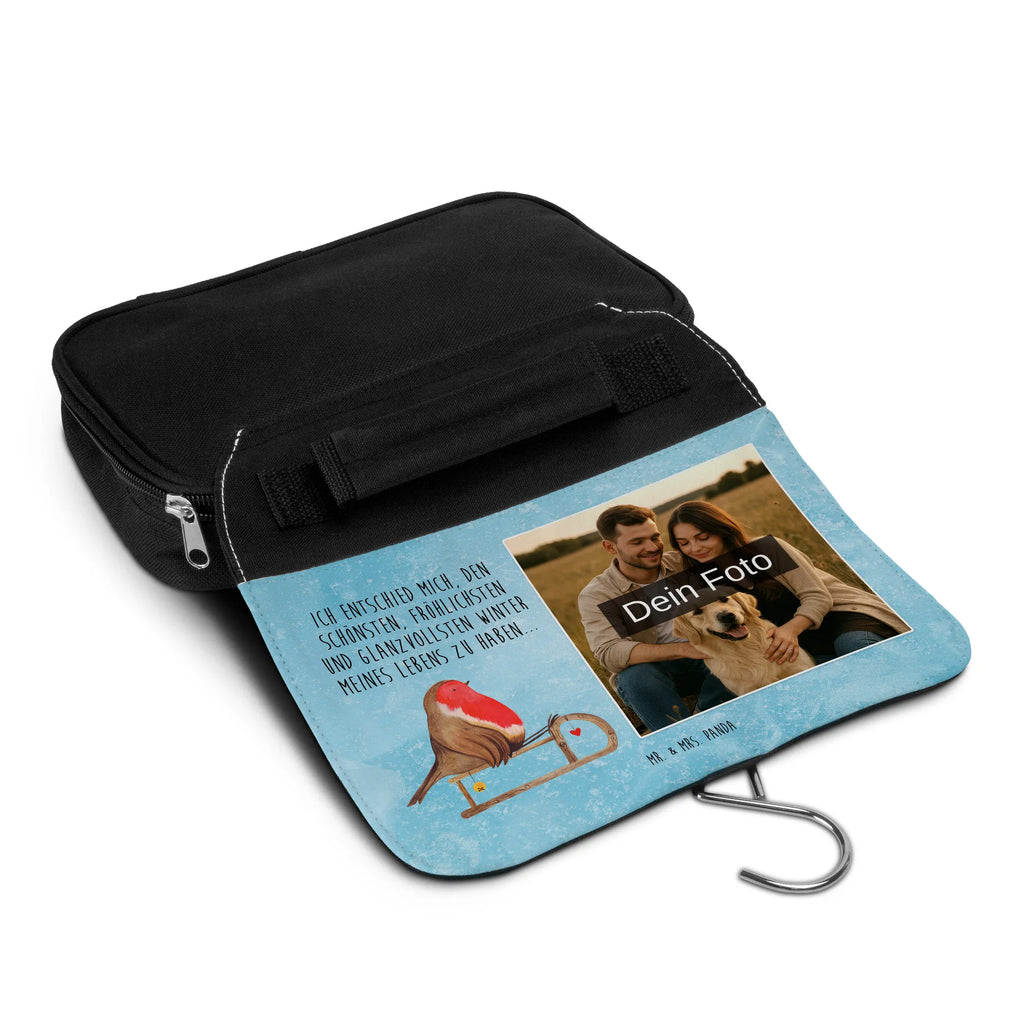 Personalisierter Foto Kulturbeutel Rotkehlchen Schlitten Wasserdichter Kulturbeutel Mit Bild, Kulturbeutel Stoff Mit Foto, Necessaire Mit Bild, Kulturbeutel Kinder Mit Wunschfoto, Nachhaltiger Kulturbeutel Mit Wunschfoto, Waschbeutel Mit Eigenem Foto, Kulturbeutel Mit Urlaubserinnerung, Reisebeutel Mit Foto, Kulturbeutel Selbst Gestalten Mit Foto, Kulturbeutel Baumwolle Mit Wunschbild, Kulturbeutel Mit Kinderbild, Kulturbeutel Mit Foto, Kulturbeutel Zum Aufhängen Mit Foto, Filz Kulturbeutel Mit Wunschbild, Kulturbeutel Klein Mit Bild, Kulturbeutel Mit Haustierfoto, Personalisierter Kulturbeutel Mit Wunschfoto, Kunststoff Kulturbeutel Mit Foto, Leder Kulturbeutel Mit Foto, Fotogeschenk Kulturbeutel, Kompakter Kulturbeutel Mit Wunschfoto, Kulturbeutel Mit Reißverschluss Und Foto, Kulturtasche Mit Bild, Kulturbeutel Damen Mit Foto, Toilettentasche Mit Wunschbild, Kulturbeutel Mit Fächern Und Foto, Kulturbeutel Set Mit Wunschfoto, Kosmetiktasche Mit Foto, Kulturbeutel Für Reisen Mit Foto, Kulturbeutel Mit Familienfoto, Kulturbeutel Mit Haken Und Bild, Kulturbeutel Mit Spiegel Und Wunschbild, Kulturbeutel Groß Mit Foto, Kulturbeutel Als Geschenk Mit Wunschfoto, Kulturbeutel Herren Mit Bild, Transparenter Kulturbeutel Mit Foto, Winter, Weihnachten, Weihnachtsdeko, Nikolaus, Advent, Heiligabend, Wintermotiv, Vogel, Schlitten