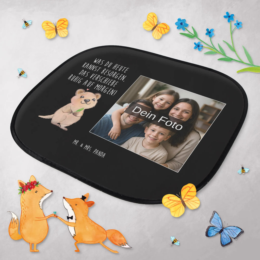 Personalisierbarer Foto Sonnenschutz Auto Quokka Happy Sonnenschutzfolie mit Foto, Foto Sonnenschutz fürs Auto, Personalisierter Auto Sonnenschutz, Sonnenschutz Autofenster selbst gestalten, Sonnenschutz Autoscheibe Foto, Sonne Auto Foto, Foto Sonnenschutz für Autoscheiben, Personalisierter Sonnenschutz Baby, Foto Sonnenschutz für Auto, Foto Sonnenschutz Auto Seitenscheibe, Autoscheiben Sonnenschutz Foto, Sonnenblende Foto, Foto Autosonnenschutz, Auto Sonnenblende Foto, Sonnenschutz Auto individualisiert, Sonnenschutz Kind mit Foto, Sonnenblende Auto Foto, Sonne mit Foto, Tiermotive, Gute Laune, lustige Sprüche, Tiere, Lustiger Spruch, Niedliches Tier, Dinge erledigen, Quokka, Aufschieberitis, Verschieben
