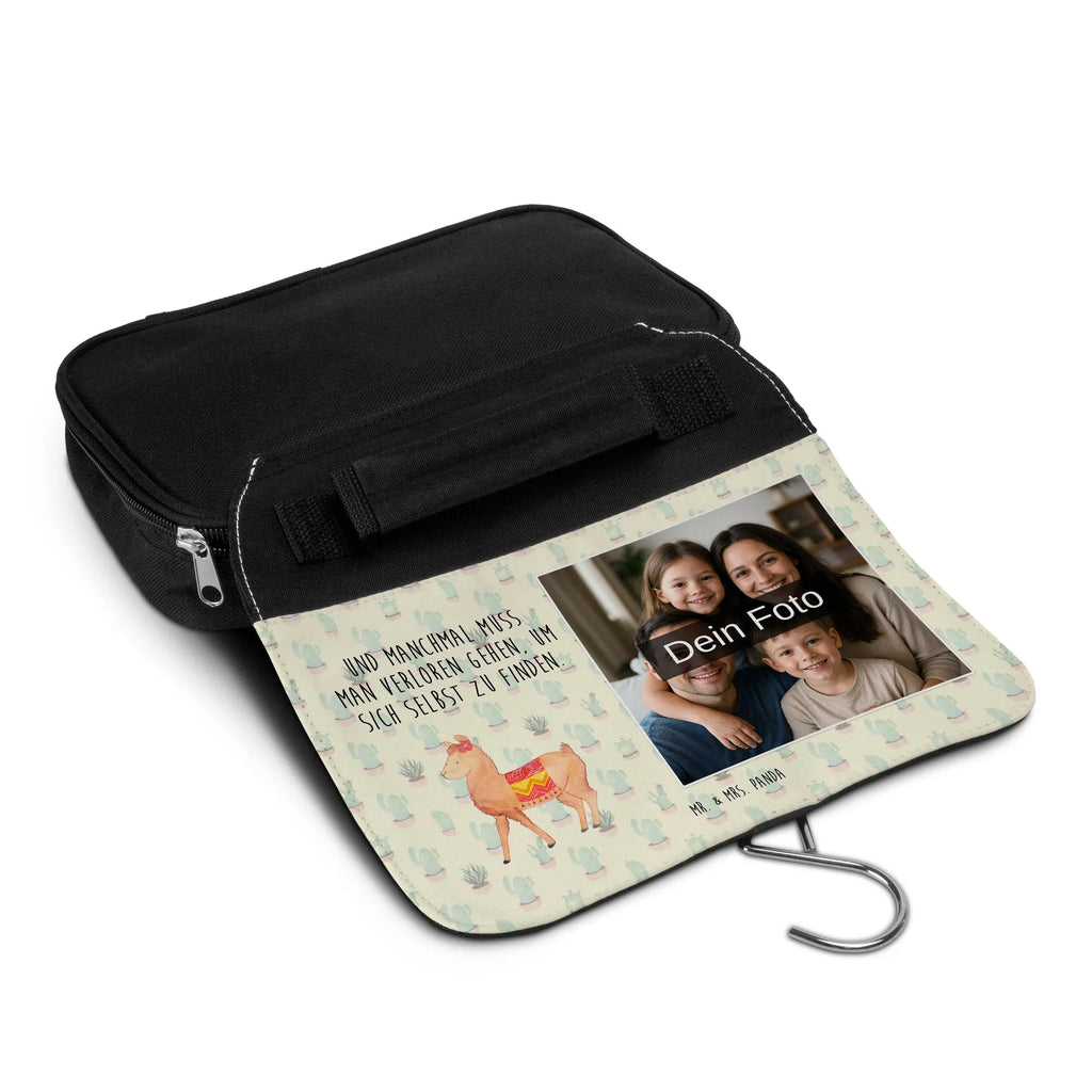 Personalisierter Foto Kulturbeutel Alpaka Stolz Toilettentasche Mit Wunschbild, Kulturbeutel Mit Reißverschluss Und Foto, Fotogeschenk Kulturbeutel, Kulturbeutel Klein Mit Bild, Kulturbeutel Kinder Mit Wunschfoto, Kulturbeutel Groß Mit Foto, Kulturbeutel Als Geschenk Mit Wunschfoto, Kulturtasche Mit Bild, Kulturbeutel Mit Urlaubserinnerung, Waschbeutel Mit Eigenem Foto, Filz Kulturbeutel Mit Wunschbild, Personalisierter Kulturbeutel Mit Wunschfoto, Kulturbeutel Mit Foto, Kunststoff Kulturbeutel Mit Foto, Kulturbeutel Mit Spiegel Und Wunschbild, Kulturbeutel Damen Mit Foto, Kosmetiktasche Mit Foto, Kulturbeutel Mit Kinderbild, Wasserdichter Kulturbeutel Mit Bild, Kulturbeutel Mit Haken Und Bild, Leder Kulturbeutel Mit Foto, Kulturbeutel Selbst Gestalten Mit Foto, Transparenter Kulturbeutel Mit Foto, Nachhaltiger Kulturbeutel Mit Wunschfoto, Necessaire Mit Bild, Kulturbeutel Stoff Mit Foto, Reisebeutel Mit Foto, Kompakter Kulturbeutel Mit Wunschfoto, Kulturbeutel Zum Aufhängen Mit Foto, Kulturbeutel Mit Haustierfoto, Kulturbeutel Mit Fächern Und Foto, Kulturbeutel Mit Familienfoto, Kulturbeutel Herren Mit Bild, Kulturbeutel Baumwolle Mit Wunschbild, Kulturbeutel Set Mit Wunschfoto, Kulturbeutel Für Reisen Mit Foto, Alpaka, Lama