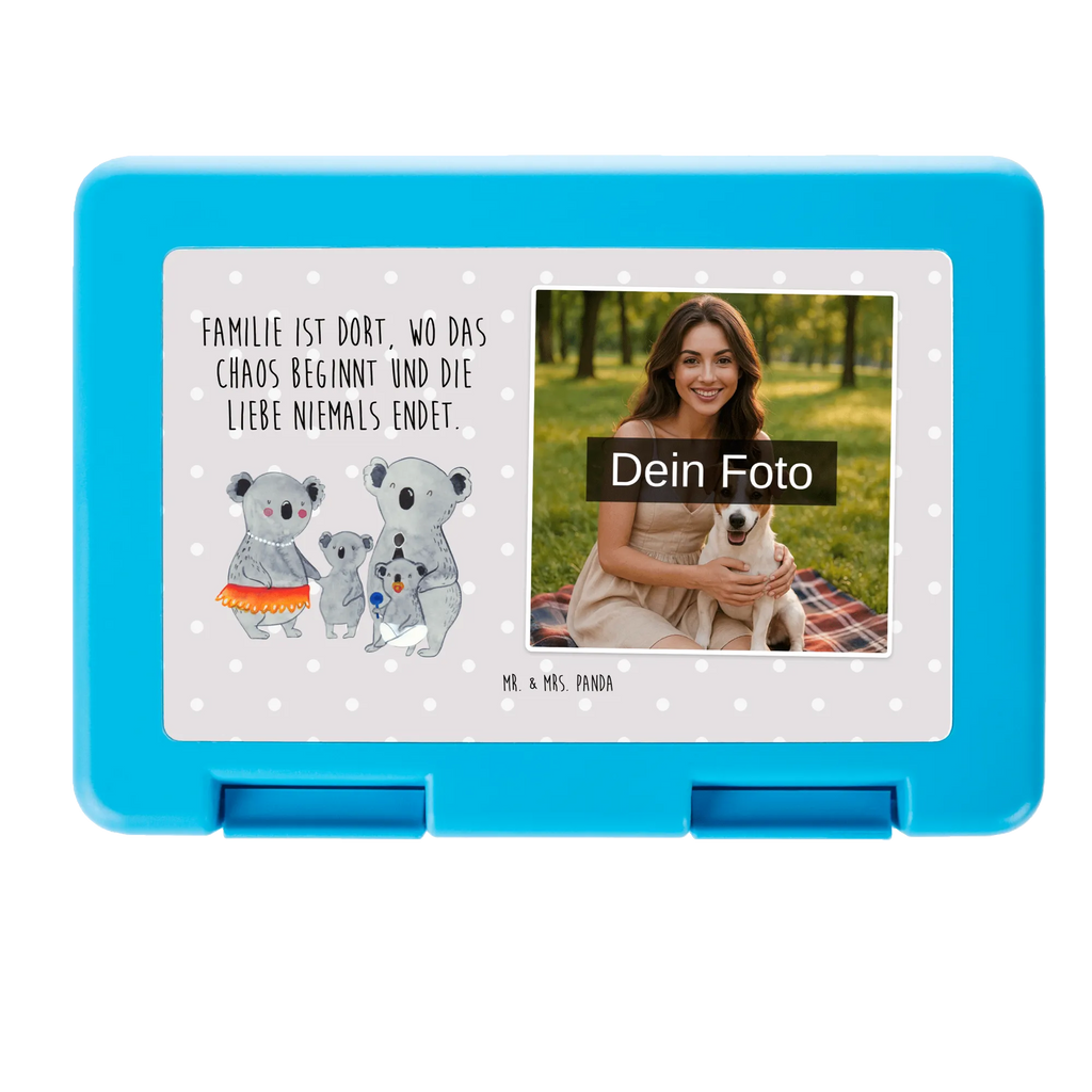 Personalisierte Foto Brotdose Koala Familie Butterbrotdose Mit Bild, Kunststoff Brotdose Mit Bild, Brotdose Für Jungen Mit Bild, Brotdose Mit Wunschfoto, Brotdose Für Unterwegs Mit Wunschfoto, Design Brotdose Mit Wunschfoto, Lustige Brotdose Mit Eigenem Foto, Geschenk Brotdose Mit Foto, Jausenbox Mit Eigenem Bild, Essensdose Mit Wunschfoto, Brotdose Erwachsene Mit Bild, Brotdose Mit Foto, Vesperdose Mit Bild, Nachhaltige Brotdose Mit Foto, Brotdose Mit Bild Und Namen, Lunchbox Mit Foto, Brotdose Kindergarten Mit Wunschbild, Brotdose Für Mädchen Mit Foto, Personalisierte Brotdose Mit Foto, Brotdose Selbst Gestalten Mit Foto, Brotdose Schule Mit Foto, Wiederverwendbare Brotdose Mit Foto, Brotdose Bedruckt Mit Foto, Brotdose Kita Mit Foto, Brotdose Mit Eigenem Bild, Frühstücksdose Mit Foto, Edelstahl Brotdose Mit Foto, Snackbox Mit Bild, Vesperbox Mit Foto, Brotdose Kinder Mit Foto, Auslaufsichere Brotdose Mit Foto, Foto Brotdose, Brotdose Mit Foto Und Wunschtext, Brotbox Mit Foto, Brotdose Büro Mit Foto, BPA-Freie Brotdose Mit Bild, Pausenbrotbox Mit Wunschfoto, Familie, Vatertag, Muttertag, Bruder, Schwester, Mama, Papa, Oma, Opa, Family, Koalas, Koala, Geschwister, Familienleben, Kinder