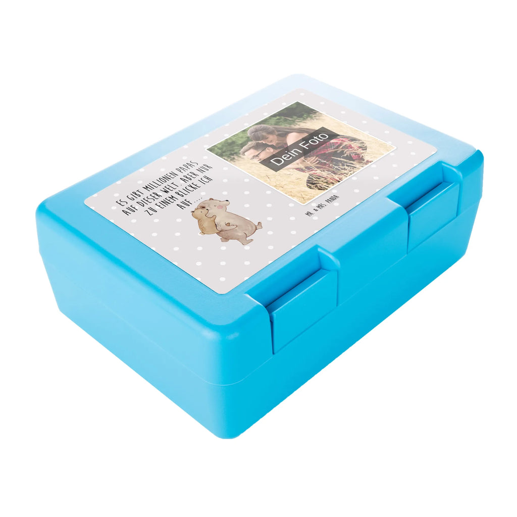 Personalisierte Foto Brotdose Papa Bär Brotdose Schule Mit Foto, Brotdose Mit Foto Und Wunschtext, Jausenbox Mit Eigenem Bild, Brotdose Kita Mit Foto, Brotdose Kinder Mit Foto, Lunchbox Mit Foto, Brotdose Mit Foto, Personalisierte Brotdose Mit Foto, Vesperbox Mit Foto, Frühstücksdose Mit Foto, Foto Brotdose, Design Brotdose Mit Wunschfoto, Geschenk Brotdose Mit Foto, Pausenbrotbox Mit Wunschfoto, Wiederverwendbare Brotdose Mit Foto, Brotbox Mit Foto, Brotdose Für Jungen Mit Bild, Edelstahl Brotdose Mit Foto, Vesperdose Mit Bild, Snackbox Mit Bild, Brotdose Für Mädchen Mit Foto, Brotdose Mit Bild Und Namen, Nachhaltige Brotdose Mit Foto, Lustige Brotdose Mit Eigenem Foto, Essensdose Mit Wunschfoto, Brotdose Erwachsene Mit Bild, Brotdose Mit Eigenem Bild, Auslaufsichere Brotdose Mit Foto, Brotdose Selbst Gestalten Mit Foto, Kunststoff Brotdose Mit Bild, Brotdose Bedruckt Mit Foto, Butterbrotdose Mit Bild, BPA-Freie Brotdose Mit Bild, Brotdose Für Unterwegs Mit Wunschfoto, Brotdose Mit Wunschfoto, Brotdose Kindergarten Mit Wunschbild, Brotdose Büro Mit Foto, Familie, Vatertag, Muttertag, Bruder, Schwester, Mama, Papa, Oma, Opa, Vati, Onkel, Vater, Geschenk, Geburtstag, Papi