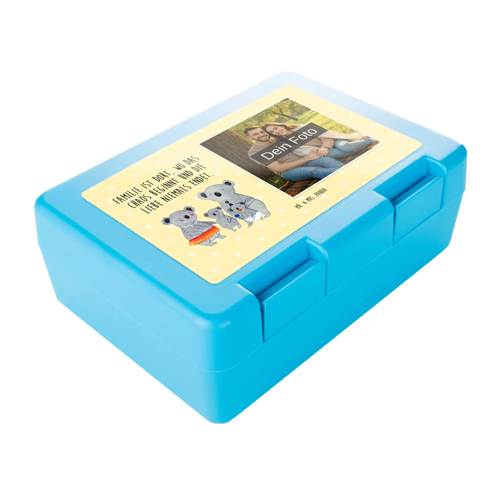 Personalisierte Foto Brotdose Koala Familie Butterbrotdose Mit Bild, Kunststoff Brotdose Mit Bild, Brotdose Für Jungen Mit Bild, Brotdose Mit Wunschfoto, Brotdose Für Unterwegs Mit Wunschfoto, Design Brotdose Mit Wunschfoto, Lustige Brotdose Mit Eigenem Foto, Geschenk Brotdose Mit Foto, Jausenbox Mit Eigenem Bild, Essensdose Mit Wunschfoto, Brotdose Erwachsene Mit Bild, Brotdose Mit Foto, Vesperdose Mit Bild, Nachhaltige Brotdose Mit Foto, Brotdose Mit Bild Und Namen, Lunchbox Mit Foto, Brotdose Kindergarten Mit Wunschbild, Brotdose Für Mädchen Mit Foto, Personalisierte Brotdose Mit Foto, Brotdose Selbst Gestalten Mit Foto, Brotdose Schule Mit Foto, Wiederverwendbare Brotdose Mit Foto, Brotdose Bedruckt Mit Foto, Brotdose Kita Mit Foto, Brotdose Mit Eigenem Bild, Frühstücksdose Mit Foto, Edelstahl Brotdose Mit Foto, Snackbox Mit Bild, Vesperbox Mit Foto, Brotdose Kinder Mit Foto, Auslaufsichere Brotdose Mit Foto, Foto Brotdose, Brotdose Mit Foto Und Wunschtext, Brotbox Mit Foto, Brotdose Büro Mit Foto, BPA-Freie Brotdose Mit Bild, Pausenbrotbox Mit Wunschfoto, Familie, Vatertag, Muttertag, Bruder, Schwester, Mama, Papa, Oma, Opa, Family, Koalas, Koala, Geschwister, Familienleben, Kinder