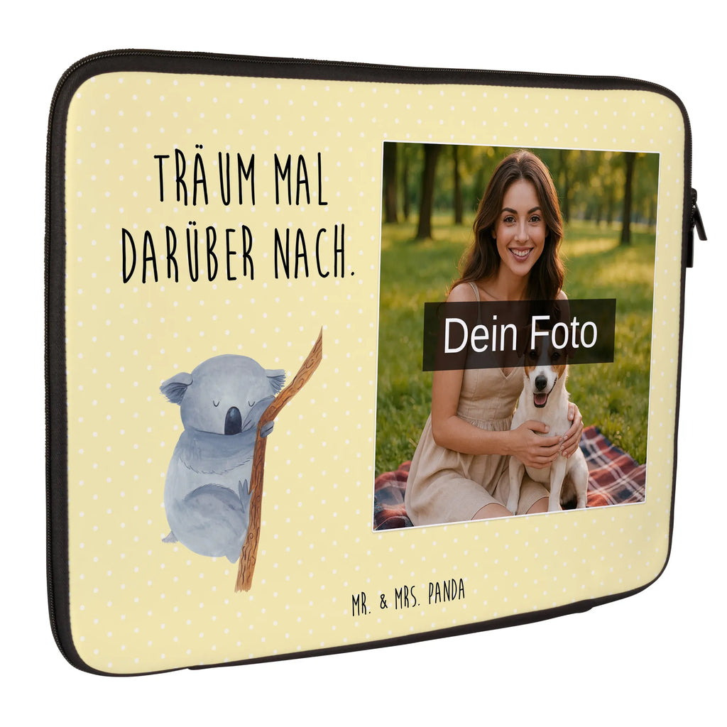 Personalisierte Foto Notebook Tasche Koalabär Gepolsterte Notebooktasche Mit Foto, Rucksackstil Notebooktasche Mit Foto, Notebooktasche Mit Organizerfach Und Foto, Vintage Notebooktasche Mit Foto, Notebook-Rucksack Mit Fotodruck, Notebooktasche Mit Foto, Laptop-Rucksack Mit Eigenem Bild, Casual Notebooktasche Mit Wunschfoto, Moderne Notebooktasche Mit Fotodruck, Notebook-Sleeve Mit Fotopersonalisierung, Studenten-Notebooktasche Mit Foto., Notebook-Umhängetasche Mit Foto, Reisegeeignete Notebooktasche Mit Foto, Slim Notebooktasche Mit Fotodruck, Notebook-Aktentasche Mit Foto, Notebook-Tasche Aus Canvas Mit Fotodruck, Leichte Notebooktasche Mit Foto, Laptoptasche Mit Fotodruck, Minimalistische Notebooktasche Mit Fotodruck, Laptop-Umhängetasche Mit Wunschbild, Notebooktasche Mit Schultergurt Und Bild, Business Notebooktasche Mit Foto, Robuste Notebooktasche Mit Wunschfoto, Notebook-Tasche Aus Nylon Mit Wunschbild, Notebooktasche Für 13 Zoll Mit Fotodruck, Notebooktasche Für 15 Zoll Mit Wunschbild, Büro-Notebooktasche Mit Wunschbild, Notebook-Querträger Mit Foto, Wasserfeste Notebooktasche Mit Wunschfoto, Laptop-Case Mit Eigenem Foto, Notebooktasche Für Damen Mit Fotomotiv, Personalisierte Notebooktasche Mit Bild, Notebooktasche Für 17 Zoll Mit Foto, Notebooktasche Mit Zubehörfach Und Bild, Notebook-Tasche Aus Leder Mit Bild, Notebook-Tasche Aus Neopren Mit Foto, Klassische Notebooktasche Mit Wunschbild, Notebooktasche Mit Tragegriff Und Fotodruck, Ergonomische Notebooktasche Mit Fotodruck, Laptop-Messenger-Bag Mit Wunschfoto, Laptop-Aktentasche Mit Fotomotiv, Notebookhülle Mit Wunschfoto, Notebooktasche Für Herren Mit Foto, Notebooktasche Mit Reißverschluss Und Foto, Tiermotive, Gute Laune, lustige Sprüche, Tiere, Bär, Koalabär, Traum, Schlafzimmer, träumen, Koala, Traumland, schlafen