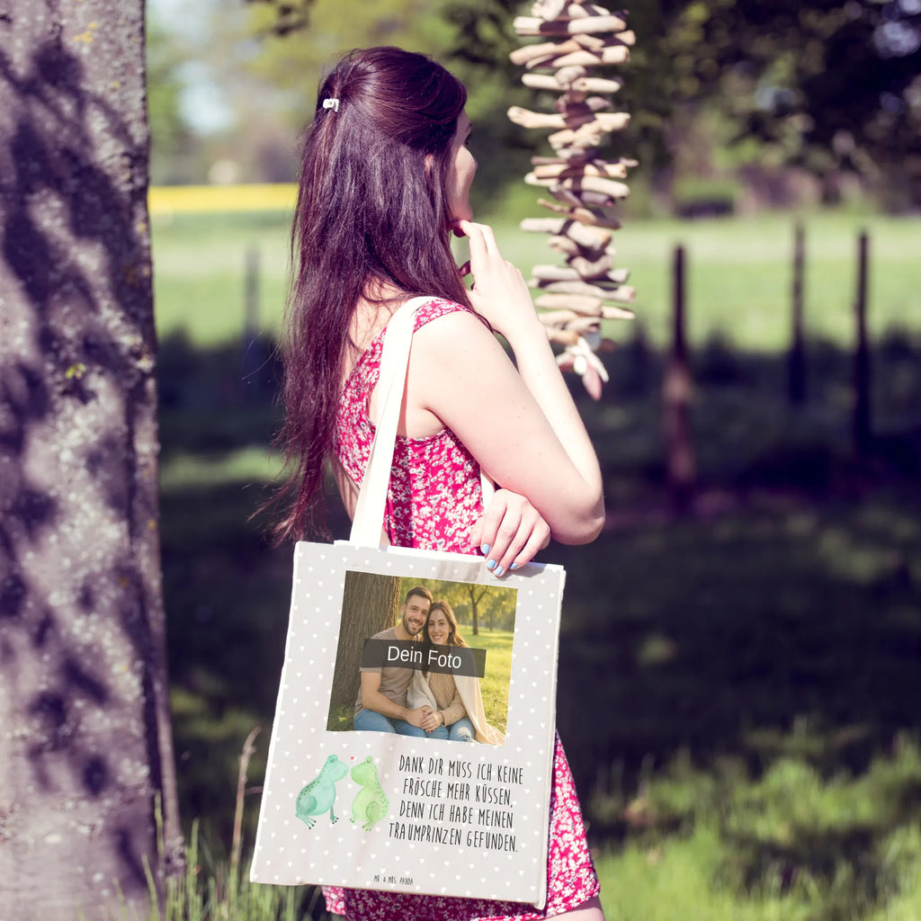 Personalisierte Foto Einkaufstasche Frosch Liebe Tragetasche Als Geschenk Mit Foto, Design Tragetasche Mit Bild, Einkaufstasche Mit Bild, Tragetasche Für Einkäufe Mit Foto, Tragetasche Für Schule Mit Bild, Nachhaltige Tragetasche Mit Foto, Vintage Tragetasche Mit Foto, Lustige Tragetasche Mit Foto, Tragetasche Mit Foto, Tragetasche Selbst Gestalten Mit Foto, Personalisierte Tragetasche Mit Foto, Tragetasche Mit Foto Und Namen, Tragetasche Mit Motiv Und Foto, Tragetasche Mit Wunschfoto, Tragetasche Für Büro Mit Foto, Tragetasche Für Alltag Mit Bild, Tragetasche Für Herren Mit Bild, Wiederverwendbare Tragetasche Mit Wunschfoto, Umweltfreundliche Tragetasche Mit Bild, Leinentasche Mit Bild, Tragetasche Mit Fotodruck, Tragetasche Für Damen Mit Wunschfoto, Stofftasche Mit Foto, Kleine Tragetasche Mit Wunschfoto, Tragetasche Für Kinder Mit Foto, Tragetasche Mit Bild Und Text, Tragetasche Modern Mit Fotodruck, Tragetasche Bedruckt Mit Foto, Große Tragetasche Mit Bild, Faltbare Tragetasche Mit Foto, Bunte Tragetasche Mit Bild, Jutetasche Mit Wunschfoto, Baumwolltasche Mit Foto, Tragetasche Mit Eigenem Bild, Liebe, Partner, Freund, Freundin, Ehemann, Ehefrau, Heiraten, Verlobung, Heiratsantrag, Liebesgeschenk, Jahrestag, Hocheitstag, Liebesbeweis, Verheiratet, Frosch, Geschenk Freund, Geschenk Hochzeit, Verlobt, Frösche, Hochzeitstag, Fröschchen, Geschenk Freundin, Froschkönig, Verliebt