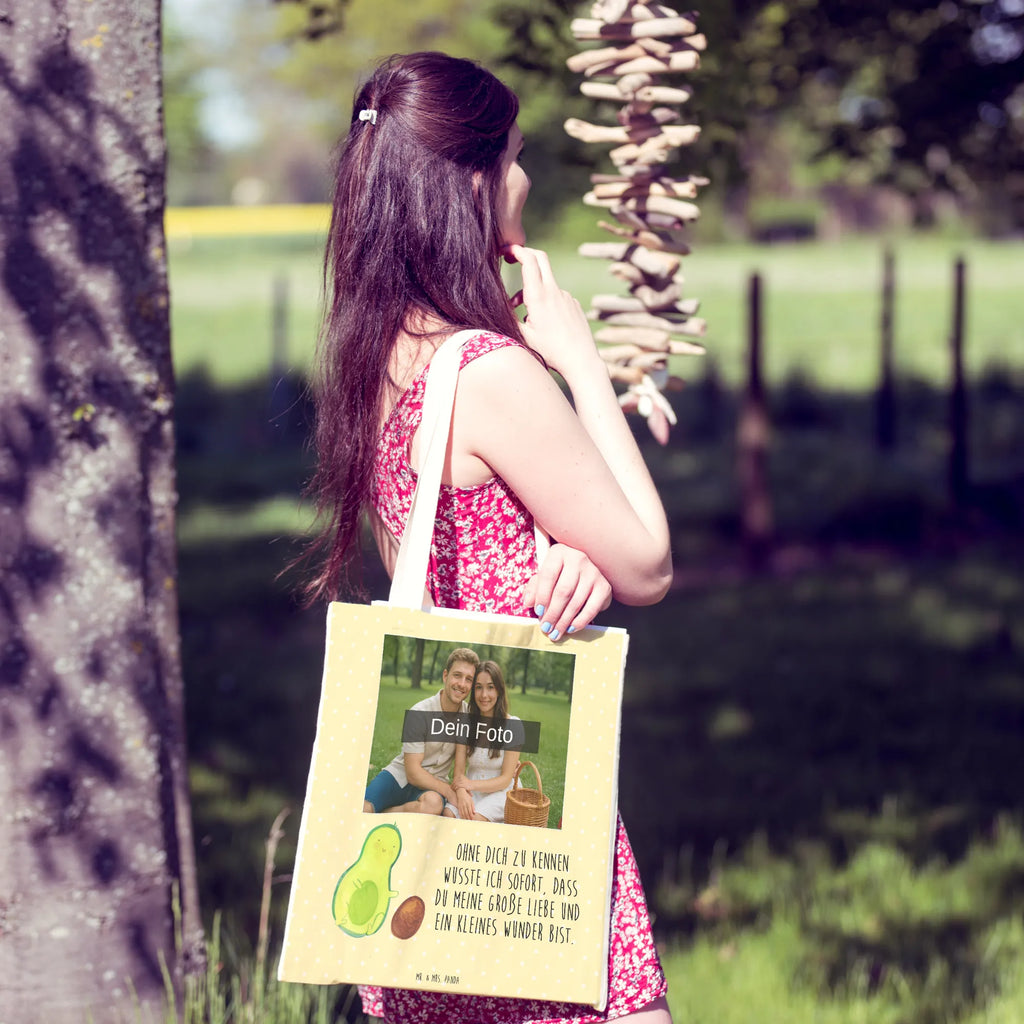 Personalisierte Foto Einkaufstasche Avocado Kern rollt Faltbare Tragetasche Mit Foto, Tragetasche Als Geschenk Mit Foto, Leinentasche Mit Bild, Lustige Tragetasche Mit Foto, Tragetasche Für Kinder Mit Foto, Tragetasche Mit Bild Und Text, Tragetasche Für Damen Mit Wunschfoto, Umweltfreundliche Tragetasche Mit Bild, Bunte Tragetasche Mit Bild, Tragetasche Mit Foto, Tragetasche Bedruckt Mit Foto, Tragetasche Mit Eigenem Bild, Große Tragetasche Mit Bild, Vintage Tragetasche Mit Foto, Jutetasche Mit Wunschfoto, Tragetasche Für Alltag Mit Bild, Tragetasche Selbst Gestalten Mit Foto, Tragetasche Mit Motiv Und Foto, Personalisierte Tragetasche Mit Foto, Tragetasche Mit Wunschfoto, Tragetasche Mit Foto Und Namen, Design Tragetasche Mit Bild, Einkaufstasche Mit Bild, Nachhaltige Tragetasche Mit Foto, Tragetasche Für Büro Mit Foto, Tragetasche Für Schule Mit Bild, Tragetasche Mit Fotodruck, Stofftasche Mit Foto, Baumwolltasche Mit Foto, Tragetasche Für Herren Mit Bild, Wiederverwendbare Tragetasche Mit Wunschfoto, Tragetasche Modern Mit Fotodruck, Tragetasche Für Einkäufe Mit Foto, Kleine Tragetasche Mit Wunschfoto, Avocado, Veggie, Vegan, Gesund, Geburt, Schwangerschaft, Liebe, Säugling, Babyparty, Geburtstag, große Liebe, Avocados, Schwanger, Kind, zur Geburt, Baby, Love, erstes Kind