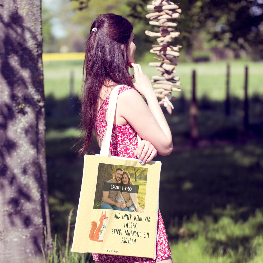 Personalisierte Foto Einkaufstasche Eichhörnchen Blume Große Tragetasche Mit Bild, Tragetasche Mit Foto Und Namen, Vintage Tragetasche Mit Foto, Einkaufstasche Mit Bild, Tragetasche Mit Motiv Und Foto, Nachhaltige Tragetasche Mit Foto, Personalisierte Tragetasche Mit Foto, Tragetasche Für Kinder Mit Foto, Tragetasche Bedruckt Mit Foto, Tragetasche Mit Foto, Design Tragetasche Mit Bild, Stofftasche Mit Foto, Tragetasche Mit Eigenem Bild, Tragetasche Für Büro Mit Foto, Tragetasche Als Geschenk Mit Foto, Tragetasche Selbst Gestalten Mit Foto, Lustige Tragetasche Mit Foto, Tragetasche Für Herren Mit Bild, Baumwolltasche Mit Foto, Bunte Tragetasche Mit Bild, Kleine Tragetasche Mit Wunschfoto, Tragetasche Modern Mit Fotodruck, Tragetasche Mit Bild Und Text, Tragetasche Für Schule Mit Bild, Tragetasche Mit Fotodruck, Faltbare Tragetasche Mit Foto, Tragetasche Für Alltag Mit Bild, Tragetasche Mit Wunschfoto, Leinentasche Mit Bild, Tragetasche Für Damen Mit Wunschfoto, Jutetasche Mit Wunschfoto, Tragetasche Für Einkäufe Mit Foto, Wiederverwendbare Tragetasche Mit Wunschfoto, Umweltfreundliche Tragetasche Mit Bild, Tiermotive, Gute Laune, lustige Sprüche, Tiere, Spaß, Spruch Deko, Eichhörnchen, glücklich Spruch, Spruch positiv, Eichhorn, Lachen, Motivation Sprüche, Motivation Bilder