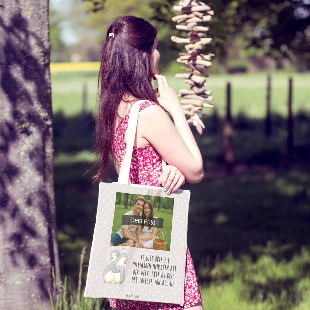 Personalisierte Foto Einkaufstasche Pinguine Kuscheln Bunte Tragetasche Mit Bild, Jutetasche Mit Wunschfoto, Design Tragetasche Mit Bild, Baumwolltasche Mit Foto, Lustige Tragetasche Mit Foto, Nachhaltige Tragetasche Mit Foto, Tragetasche Für Schule Mit Bild, Tragetasche Modern Mit Fotodruck, Tragetasche Mit Fotodruck, Tragetasche Für Büro Mit Foto, Personalisierte Tragetasche Mit Foto, Tragetasche Bedruckt Mit Foto, Tragetasche Mit Bild Und Text, Tragetasche Mit Wunschfoto, Tragetasche Für Einkäufe Mit Foto, Große Tragetasche Mit Bild, Tragetasche Selbst Gestalten Mit Foto, Tragetasche Mit Foto Und Namen, Tragetasche Mit Motiv Und Foto, Tragetasche Als Geschenk Mit Foto, Leinentasche Mit Bild, Tragetasche Für Kinder Mit Foto, Tragetasche Mit Eigenem Bild, Wiederverwendbare Tragetasche Mit Wunschfoto, Stofftasche Mit Foto, Umweltfreundliche Tragetasche Mit Bild, Tragetasche Für Damen Mit Wunschfoto, Tragetasche Mit Foto, Tragetasche Für Herren Mit Bild, Kleine Tragetasche Mit Wunschfoto, Tragetasche Für Alltag Mit Bild, Einkaufstasche Mit Bild, Vintage Tragetasche Mit Foto, Faltbare Tragetasche Mit Foto, Liebe, Partner, Freund, Freundin, Ehemann, Ehefrau, Heiraten, Verlobung, Heiratsantrag, Liebesgeschenk, Jahrestag, Hocheitstag, für Männer, Geschenk für Partner, Geschenk für Frauen, Valentinstag, Geschenk für Freundin, Hochzeitstag, für Ehemann, Liebesbeweis, Mitbringsel