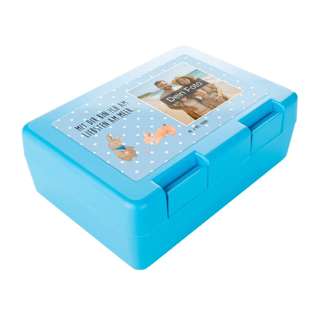Personalisierte Foto Brotdose Hasen Muschel Lunchbox Mit Foto, Brotdose Mit Wunschfoto, Brotdose Mit Foto Und Wunschtext, Auslaufsichere Brotdose Mit Foto, Nachhaltige Brotdose Mit Foto, BPA-Freie Brotdose Mit Bild, Snackbox Mit Bild, Brotdose Für Mädchen Mit Foto, Brotdose Für Jungen Mit Bild, Foto Brotdose, Brotdose Kinder Mit Foto, Frühstücksdose Mit Foto, Brotdose Kindergarten Mit Wunschbild, Pausenbrotbox Mit Wunschfoto, Brotdose Mit Eigenem Bild, Brotbox Mit Foto, Design Brotdose Mit Wunschfoto, Brotdose Mit Bild Und Namen, Brotdose Büro Mit Foto, Brotdose Für Unterwegs Mit Wunschfoto, Lustige Brotdose Mit Eigenem Foto, Essensdose Mit Wunschfoto, Brotdose Schule Mit Foto, Brotdose Bedruckt Mit Foto, Edelstahl Brotdose Mit Foto, Brotdose Selbst Gestalten Mit Foto, Brotdose Mit Foto, Kunststoff Brotdose Mit Bild, Jausenbox Mit Eigenem Bild, Personalisierte Brotdose Mit Foto, Vesperdose Mit Bild, Wiederverwendbare Brotdose Mit Foto, Butterbrotdose Mit Bild, Brotdose Kita Mit Foto, Vesperbox Mit Foto, Geschenk Brotdose Mit Foto, Brotdose Erwachsene Mit Bild, Familie, Vatertag, Muttertag, Bruder, Schwester, Mama, Papa, Oma, Opa, Muscheln, Muscheln sammeln, Hasen, BFF, beste Freundin, Freundinnen, Freundin, Meer, best friends