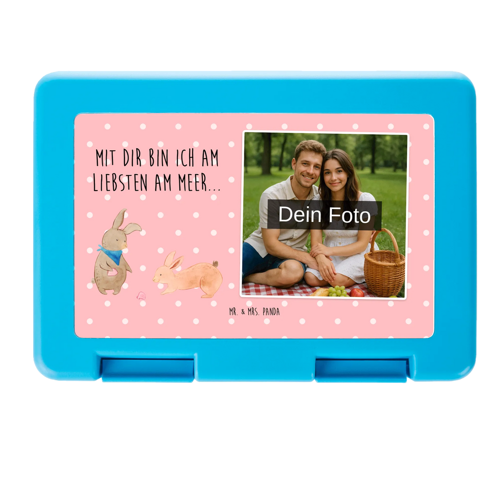 Personalisierte Foto Brotdose Hasen Muschel Lunchbox Mit Foto, Brotdose Mit Wunschfoto, Brotdose Mit Foto Und Wunschtext, Auslaufsichere Brotdose Mit Foto, Nachhaltige Brotdose Mit Foto, BPA-Freie Brotdose Mit Bild, Snackbox Mit Bild, Brotdose Für Mädchen Mit Foto, Brotdose Für Jungen Mit Bild, Foto Brotdose, Brotdose Kinder Mit Foto, Frühstücksdose Mit Foto, Brotdose Kindergarten Mit Wunschbild, Pausenbrotbox Mit Wunschfoto, Brotdose Mit Eigenem Bild, Brotbox Mit Foto, Design Brotdose Mit Wunschfoto, Brotdose Mit Bild Und Namen, Brotdose Büro Mit Foto, Brotdose Für Unterwegs Mit Wunschfoto, Lustige Brotdose Mit Eigenem Foto, Essensdose Mit Wunschfoto, Brotdose Schule Mit Foto, Brotdose Bedruckt Mit Foto, Edelstahl Brotdose Mit Foto, Brotdose Selbst Gestalten Mit Foto, Brotdose Mit Foto, Kunststoff Brotdose Mit Bild, Jausenbox Mit Eigenem Bild, Personalisierte Brotdose Mit Foto, Vesperdose Mit Bild, Wiederverwendbare Brotdose Mit Foto, Butterbrotdose Mit Bild, Brotdose Kita Mit Foto, Vesperbox Mit Foto, Geschenk Brotdose Mit Foto, Brotdose Erwachsene Mit Bild, Familie, Vatertag, Muttertag, Bruder, Schwester, Mama, Papa, Oma, Opa, Muscheln, Muscheln sammeln, Hasen, BFF, beste Freundin, Freundinnen, Freundin, Meer, best friends