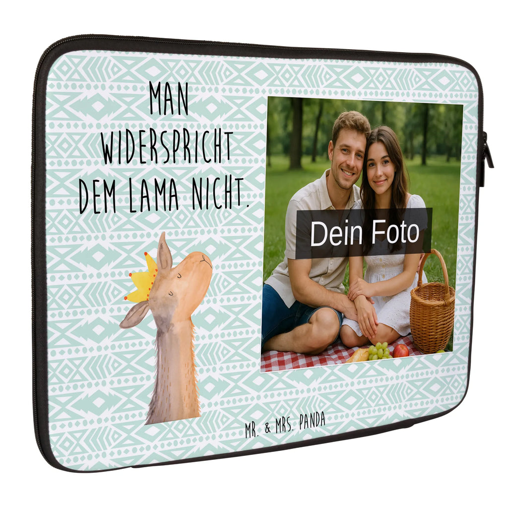 Personalisierte Foto Notebook Tasche Lamakopf König Gepolsterte Notebooktasche Mit Foto, Notebooktasche Mit Foto, Notebookhülle Mit Wunschfoto, Laptop-Umhängetasche Mit Wunschbild, Business Notebooktasche Mit Foto, Notebooktasche Für 17 Zoll Mit Foto, Studenten-Notebooktasche Mit Foto., Rucksackstil Notebooktasche Mit Foto, Notebooktasche Mit Schultergurt Und Bild, Laptop-Case Mit Eigenem Foto, Büro-Notebooktasche Mit Wunschbild, Personalisierte Notebooktasche Mit Bild, Laptop-Rucksack Mit Eigenem Bild, Wasserfeste Notebooktasche Mit Wunschfoto, Notebook-Tasche Aus Canvas Mit Fotodruck, Notebooktasche Für 15 Zoll Mit Wunschbild, Notebook-Aktentasche Mit Foto, Notebooktasche Mit Tragegriff Und Fotodruck, Vintage Notebooktasche Mit Foto, Reisegeeignete Notebooktasche Mit Foto, Slim Notebooktasche Mit Fotodruck, Notebook-Umhängetasche Mit Foto, Moderne Notebooktasche Mit Fotodruck, Minimalistische Notebooktasche Mit Fotodruck, Leichte Notebooktasche Mit Foto, Notebook-Tasche Aus Nylon Mit Wunschbild, Notebook-Querträger Mit Foto, Ergonomische Notebooktasche Mit Fotodruck, Notebook-Tasche Aus Neopren Mit Foto, Notebooktasche Für 13 Zoll Mit Fotodruck, Notebook-Tasche Aus Leder Mit Bild, Klassische Notebooktasche Mit Wunschbild, Notebook-Sleeve Mit Fotopersonalisierung, Notebooktasche Mit Zubehörfach Und Bild, Notebooktasche Für Herren Mit Foto, Laptop-Messenger-Bag Mit Wunschfoto, Laptop-Aktentasche Mit Fotomotiv, Robuste Notebooktasche Mit Wunschfoto, Casual Notebooktasche Mit Wunschfoto, Notebooktasche Mit Organizerfach Und Foto, Notebooktasche Für Damen Mit Fotomotiv, Notebook-Rucksack Mit Fotodruck, Notebooktasche Mit Reißverschluss Und Foto, Laptoptasche Mit Fotodruck, Lama, Alpaka, Freundin, Vorgesetzter, Königin, Kollegin, Abitur, Chef, Papa, Abi, Büro Kollege, König, Mama, Lamas