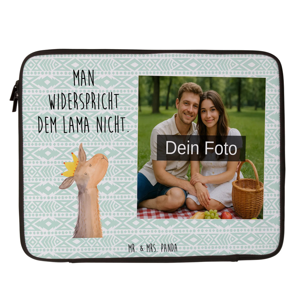 Personalisierte Foto Notebook Tasche Lamakopf König Gepolsterte Notebooktasche Mit Foto, Notebooktasche Mit Foto, Notebookhülle Mit Wunschfoto, Laptop-Umhängetasche Mit Wunschbild, Business Notebooktasche Mit Foto, Notebooktasche Für 17 Zoll Mit Foto, Studenten-Notebooktasche Mit Foto., Rucksackstil Notebooktasche Mit Foto, Notebooktasche Mit Schultergurt Und Bild, Laptop-Case Mit Eigenem Foto, Büro-Notebooktasche Mit Wunschbild, Personalisierte Notebooktasche Mit Bild, Laptop-Rucksack Mit Eigenem Bild, Wasserfeste Notebooktasche Mit Wunschfoto, Notebook-Tasche Aus Canvas Mit Fotodruck, Notebooktasche Für 15 Zoll Mit Wunschbild, Notebook-Aktentasche Mit Foto, Notebooktasche Mit Tragegriff Und Fotodruck, Vintage Notebooktasche Mit Foto, Reisegeeignete Notebooktasche Mit Foto, Slim Notebooktasche Mit Fotodruck, Notebook-Umhängetasche Mit Foto, Moderne Notebooktasche Mit Fotodruck, Minimalistische Notebooktasche Mit Fotodruck, Leichte Notebooktasche Mit Foto, Notebook-Tasche Aus Nylon Mit Wunschbild, Notebook-Querträger Mit Foto, Ergonomische Notebooktasche Mit Fotodruck, Notebook-Tasche Aus Neopren Mit Foto, Notebooktasche Für 13 Zoll Mit Fotodruck, Notebook-Tasche Aus Leder Mit Bild, Klassische Notebooktasche Mit Wunschbild, Notebook-Sleeve Mit Fotopersonalisierung, Notebooktasche Mit Zubehörfach Und Bild, Notebooktasche Für Herren Mit Foto, Laptop-Messenger-Bag Mit Wunschfoto, Laptop-Aktentasche Mit Fotomotiv, Robuste Notebooktasche Mit Wunschfoto, Casual Notebooktasche Mit Wunschfoto, Notebooktasche Mit Organizerfach Und Foto, Notebooktasche Für Damen Mit Fotomotiv, Notebook-Rucksack Mit Fotodruck, Notebooktasche Mit Reißverschluss Und Foto, Laptoptasche Mit Fotodruck, Lama, Alpaka, Freundin, Vorgesetzter, Königin, Kollegin, Abitur, Chef, Papa, Abi, Büro Kollege, König, Mama, Lamas