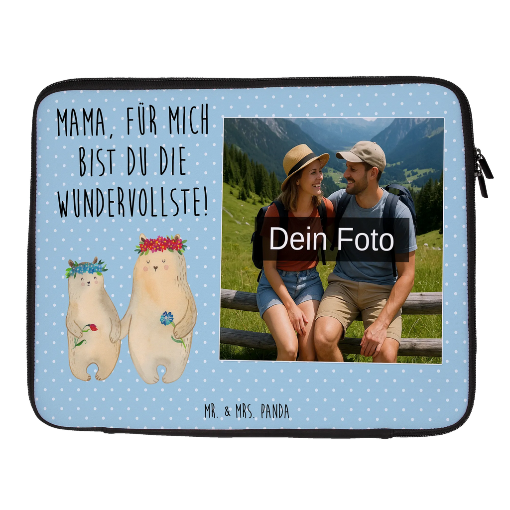 Personalisierte Foto Notebook Tasche Bären mit Blumenkranz Notebook-Tasche Aus Nylon Mit Wunschbild, Personalisierte Notebooktasche Mit Bild, Notebook-Tasche Aus Canvas Mit Fotodruck, Notebook-Tasche Aus Neopren Mit Foto, Slim Notebooktasche Mit Fotodruck, Robuste Notebooktasche Mit Wunschfoto, Notebook-Sleeve Mit Fotopersonalisierung, Notebook-Umhängetasche Mit Foto, Ergonomische Notebooktasche Mit Fotodruck, Notebooktasche Mit Reißverschluss Und Foto, Notebooktasche Für Herren Mit Foto, Casual Notebooktasche Mit Wunschfoto, Notebook-Rucksack Mit Fotodruck, Notebook-Aktentasche Mit Foto, Laptop-Umhängetasche Mit Wunschbild, Notebooktasche Für 17 Zoll Mit Foto, Laptop-Rucksack Mit Eigenem Bild, Studenten-Notebooktasche Mit Foto., Notebook-Tasche Aus Leder Mit Bild, Gepolsterte Notebooktasche Mit Foto, Wasserfeste Notebooktasche Mit Wunschfoto, Reisegeeignete Notebooktasche Mit Foto, Notebooktasche Mit Zubehörfach Und Bild, Notebookhülle Mit Wunschfoto, Moderne Notebooktasche Mit Fotodruck, Business Notebooktasche Mit Foto, Laptop-Aktentasche Mit Fotomotiv, Notebook-Querträger Mit Foto, Notebooktasche Für 15 Zoll Mit Wunschbild, Notebooktasche Mit Tragegriff Und Fotodruck, Notebooktasche Mit Schultergurt Und Bild, Notebooktasche Für 13 Zoll Mit Fotodruck, Laptoptasche Mit Fotodruck, Klassische Notebooktasche Mit Wunschbild, Rucksackstil Notebooktasche Mit Foto, Laptop-Case Mit Eigenem Foto, Leichte Notebooktasche Mit Foto, Minimalistische Notebooktasche Mit Fotodruck, Notebooktasche Für Damen Mit Fotomotiv, Vintage Notebooktasche Mit Foto, Laptop-Messenger-Bag Mit Wunschfoto, Notebooktasche Mit Foto, Büro-Notebooktasche Mit Wunschbild, Notebooktasche Mit Organizerfach Und Foto, Familie, Vatertag, Muttertag, Bruder, Schwester, Mama, Papa, Oma, Opa, Vorbild, Lieblingsmensch, Mami, Mutter, Töchter, Lieblingsmama, beste Mutter, Bären, Kinder, Tochter, Geschenk Mama. Muttertag, Kind, Mutti, Bär, Family, weltbeste Mama
