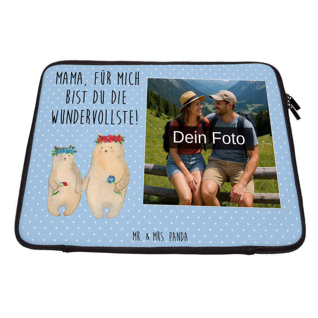 Personalisierte Foto Notebook Tasche Bären mit Blumenkranz Notebook-Tasche Aus Nylon Mit Wunschbild, Personalisierte Notebooktasche Mit Bild, Notebook-Tasche Aus Canvas Mit Fotodruck, Notebook-Tasche Aus Neopren Mit Foto, Slim Notebooktasche Mit Fotodruck, Robuste Notebooktasche Mit Wunschfoto, Notebook-Sleeve Mit Fotopersonalisierung, Notebook-Umhängetasche Mit Foto, Ergonomische Notebooktasche Mit Fotodruck, Notebooktasche Mit Reißverschluss Und Foto, Notebooktasche Für Herren Mit Foto, Casual Notebooktasche Mit Wunschfoto, Notebook-Rucksack Mit Fotodruck, Notebook-Aktentasche Mit Foto, Laptop-Umhängetasche Mit Wunschbild, Notebooktasche Für 17 Zoll Mit Foto, Laptop-Rucksack Mit Eigenem Bild, Studenten-Notebooktasche Mit Foto., Notebook-Tasche Aus Leder Mit Bild, Gepolsterte Notebooktasche Mit Foto, Wasserfeste Notebooktasche Mit Wunschfoto, Reisegeeignete Notebooktasche Mit Foto, Notebooktasche Mit Zubehörfach Und Bild, Notebookhülle Mit Wunschfoto, Moderne Notebooktasche Mit Fotodruck, Business Notebooktasche Mit Foto, Laptop-Aktentasche Mit Fotomotiv, Notebook-Querträger Mit Foto, Notebooktasche Für 15 Zoll Mit Wunschbild, Notebooktasche Mit Tragegriff Und Fotodruck, Notebooktasche Mit Schultergurt Und Bild, Notebooktasche Für 13 Zoll Mit Fotodruck, Laptoptasche Mit Fotodruck, Klassische Notebooktasche Mit Wunschbild, Rucksackstil Notebooktasche Mit Foto, Laptop-Case Mit Eigenem Foto, Leichte Notebooktasche Mit Foto, Minimalistische Notebooktasche Mit Fotodruck, Notebooktasche Für Damen Mit Fotomotiv, Vintage Notebooktasche Mit Foto, Laptop-Messenger-Bag Mit Wunschfoto, Notebooktasche Mit Foto, Büro-Notebooktasche Mit Wunschbild, Notebooktasche Mit Organizerfach Und Foto, Familie, Vatertag, Muttertag, Bruder, Schwester, Mama, Papa, Oma, Opa, Vorbild, Lieblingsmensch, Mami, Mutter, Töchter, Lieblingsmama, beste Mutter, Bären, Kinder, Tochter, Geschenk Mama. Muttertag, Kind, Mutti, Bär, Family, weltbeste Mama