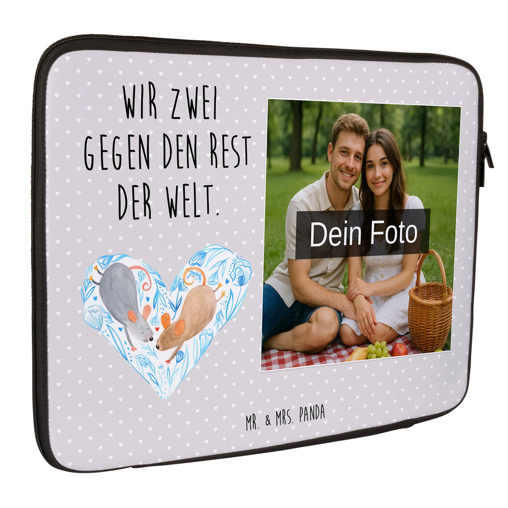 Personalisierte Foto Notebook Tasche Mäuse Herz Klassische Notebooktasche Mit Wunschbild, Notebooktasche Mit Foto, Notebook-Tasche Aus Leder Mit Bild, Slim Notebooktasche Mit Fotodruck, Notebooktasche Für Damen Mit Fotomotiv, Laptop-Aktentasche Mit Fotomotiv, Notebooktasche Mit Zubehörfach Und Bild, Vintage Notebooktasche Mit Foto, Casual Notebooktasche Mit Wunschfoto, Büro-Notebooktasche Mit Wunschbild, Notebook-Tasche Aus Canvas Mit Fotodruck, Notebooktasche Mit Schultergurt Und Bild, Leichte Notebooktasche Mit Foto, Ergonomische Notebooktasche Mit Fotodruck, Robuste Notebooktasche Mit Wunschfoto, Notebook-Sleeve Mit Fotopersonalisierung, Rucksackstil Notebooktasche Mit Foto, Notebook-Querträger Mit Foto, Moderne Notebooktasche Mit Fotodruck, Reisegeeignete Notebooktasche Mit Foto, Laptop-Rucksack Mit Eigenem Bild, Notebooktasche Mit Tragegriff Und Fotodruck, Laptop-Messenger-Bag Mit Wunschfoto, Laptoptasche Mit Fotodruck, Notebook-Tasche Aus Nylon Mit Wunschbild, Studenten-Notebooktasche Mit Foto., Laptop-Umhängetasche Mit Wunschbild, Notebooktasche Mit Reißverschluss Und Foto, Business Notebooktasche Mit Foto, Minimalistische Notebooktasche Mit Fotodruck, Notebook-Rucksack Mit Fotodruck, Notebook-Umhängetasche Mit Foto, Notebook-Tasche Aus Neopren Mit Foto, Personalisierte Notebooktasche Mit Bild, Gepolsterte Notebooktasche Mit Foto, Notebooktasche Für 13 Zoll Mit Fotodruck, Wasserfeste Notebooktasche Mit Wunschfoto, Notebooktasche Für 17 Zoll Mit Foto, Laptop-Case Mit Eigenem Foto, Notebooktasche Für Herren Mit Foto, Notebooktasche Für 15 Zoll Mit Wunschbild, Notebookhülle Mit Wunschfoto, Notebooktasche Mit Organizerfach Und Foto, Notebook-Aktentasche Mit Foto, Liebe, Partner, Freund, Freundin, Ehemann, Ehefrau, Heiraten, Verlobung, Heiratsantrag, Liebesgeschenk, Jahrestag, Hocheitstag, Maus, Gemeinsamkeit, Lieblingsmensch, Liebesbotschaft, Liebesbeweis, Love, Hochzeit, Geschenk für zwei, Mäuse
