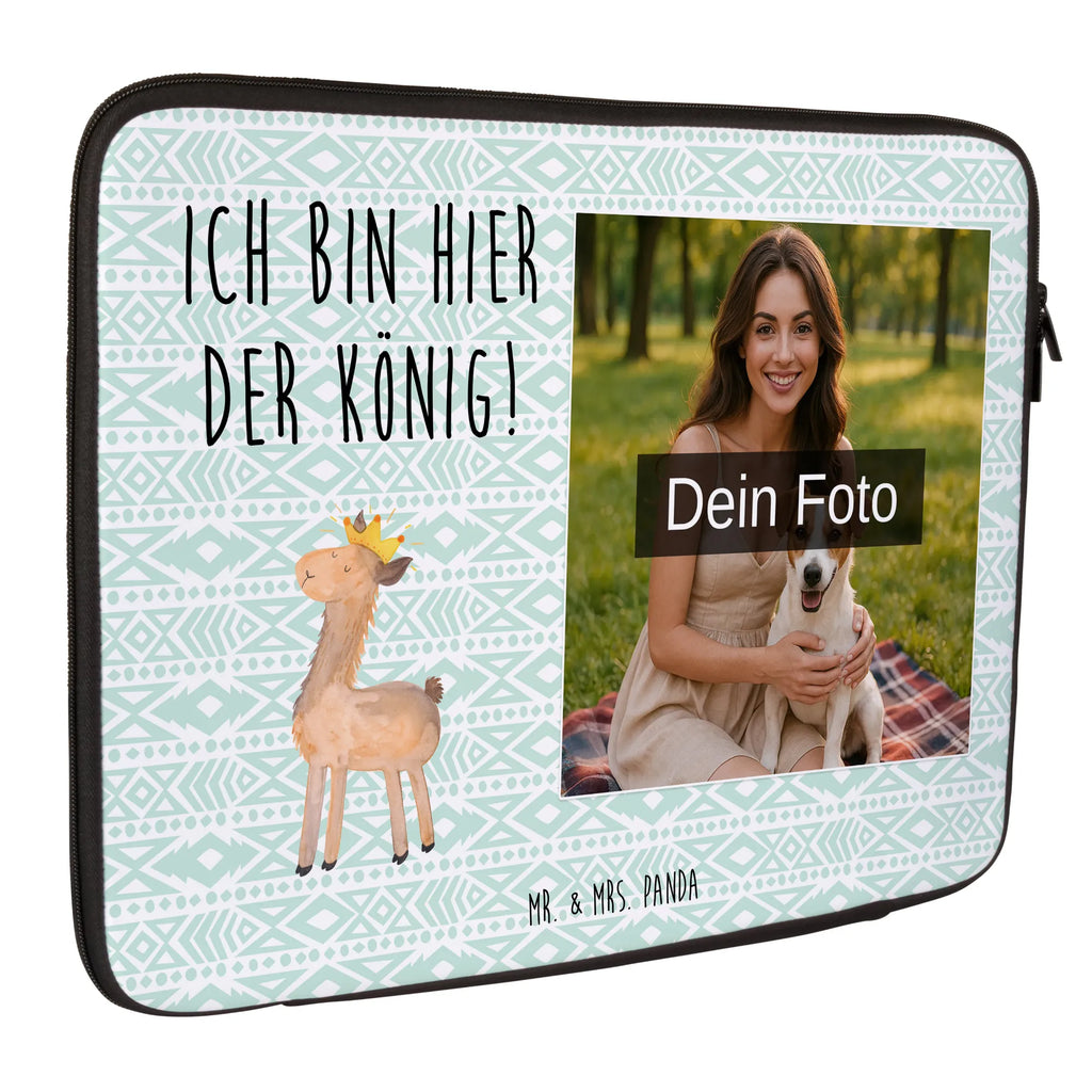 Personalisierte Foto Notebook Tasche Lama König Notebooktasche Mit Organizerfach Und Foto, Wasserfeste Notebooktasche Mit Wunschfoto, Leichte Notebooktasche Mit Foto, Gepolsterte Notebooktasche Mit Foto, Notebook-Umhängetasche Mit Foto, Notebook-Tasche Aus Nylon Mit Wunschbild, Moderne Notebooktasche Mit Fotodruck, Vintage Notebooktasche Mit Foto, Notebooktasche Mit Tragegriff Und Fotodruck, Ergonomische Notebooktasche Mit Fotodruck, Notebook-Tasche Aus Canvas Mit Fotodruck, Rucksackstil Notebooktasche Mit Foto, Notebook-Tasche Aus Leder Mit Bild, Casual Notebooktasche Mit Wunschfoto, Laptop-Aktentasche Mit Fotomotiv, Laptoptasche Mit Fotodruck, Minimalistische Notebooktasche Mit Fotodruck, Notebook-Querträger Mit Foto, Laptop-Rucksack Mit Eigenem Bild, Business Notebooktasche Mit Foto, Notebook-Aktentasche Mit Foto, Notebook-Sleeve Mit Fotopersonalisierung, Notebookhülle Mit Wunschfoto, Studenten-Notebooktasche Mit Foto., Büro-Notebooktasche Mit Wunschbild, Notebook-Tasche Aus Neopren Mit Foto, Notebooktasche Für 15 Zoll Mit Wunschbild, Notebooktasche Mit Schultergurt Und Bild, Notebooktasche Für Herren Mit Foto, Slim Notebooktasche Mit Fotodruck, Notebooktasche Mit Reißverschluss Und Foto, Notebooktasche Mit Zubehörfach Und Bild, Personalisierte Notebooktasche Mit Bild, Notebooktasche Für 13 Zoll Mit Fotodruck, Laptop-Messenger-Bag Mit Wunschfoto, Notebooktasche Mit Foto, Reisegeeignete Notebooktasche Mit Foto, Robuste Notebooktasche Mit Wunschfoto, Notebooktasche Für 17 Zoll Mit Foto, Notebook-Rucksack Mit Fotodruck, Klassische Notebooktasche Mit Wunschbild, Laptop-Case Mit Eigenem Foto, Laptop-Umhängetasche Mit Wunschbild, Notebooktasche Für Damen Mit Fotomotiv, Lama, Alpaka, Königin, Freundin, König, Abitur, Büro Kollege, Papa, Mama, Vorgesetzter, Kollegin, Abi, Lamas, Chef