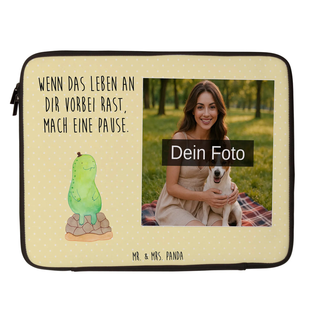 Personalisierte Foto Notebook Tasche Schildkröte Pause Notebooktasche Für 15 Zoll Mit Wunschbild, Notebook-Aktentasche Mit Foto, Casual Notebooktasche Mit Wunschfoto, Notebooktasche Für 13 Zoll Mit Fotodruck, Wasserfeste Notebooktasche Mit Wunschfoto, Business Notebooktasche Mit Foto, Leichte Notebooktasche Mit Foto, Slim Notebooktasche Mit Fotodruck, Klassische Notebooktasche Mit Wunschbild, Notebooktasche Mit Foto, Notebook-Rucksack Mit Fotodruck, Notebook-Tasche Aus Neopren Mit Foto, Gepolsterte Notebooktasche Mit Foto, Notebooktasche Mit Schultergurt Und Bild, Notebook-Sleeve Mit Fotopersonalisierung, Notebooktasche Für Damen Mit Fotomotiv, Notebooktasche Für 17 Zoll Mit Foto, Laptop-Umhängetasche Mit Wunschbild, Notebook-Tasche Aus Leder Mit Bild, Laptop-Aktentasche Mit Fotomotiv, Notebooktasche Mit Organizerfach Und Foto, Notebook-Querträger Mit Foto, Laptop-Messenger-Bag Mit Wunschfoto, Laptoptasche Mit Fotodruck, Personalisierte Notebooktasche Mit Bild, Ergonomische Notebooktasche Mit Fotodruck, Notebooktasche Für Herren Mit Foto, Notebook-Tasche Aus Canvas Mit Fotodruck, Notebookhülle Mit Wunschfoto, Minimalistische Notebooktasche Mit Fotodruck, Reisegeeignete Notebooktasche Mit Foto, Vintage Notebooktasche Mit Foto, Notebooktasche Mit Reißverschluss Und Foto, Notebook-Umhängetasche Mit Foto, Robuste Notebooktasche Mit Wunschfoto, Notebooktasche Mit Zubehörfach Und Bild, Rucksackstil Notebooktasche Mit Foto, Büro-Notebooktasche Mit Wunschbild, Notebook-Tasche Aus Nylon Mit Wunschbild, Laptop-Case Mit Eigenem Foto, Laptop-Rucksack Mit Eigenem Bild, Notebooktasche Mit Tragegriff Und Fotodruck, Studenten-Notebooktasche Mit Foto., Moderne Notebooktasche Mit Fotodruck, Schildkröte, Entschleunigen, Achtsamkeit, achtsam